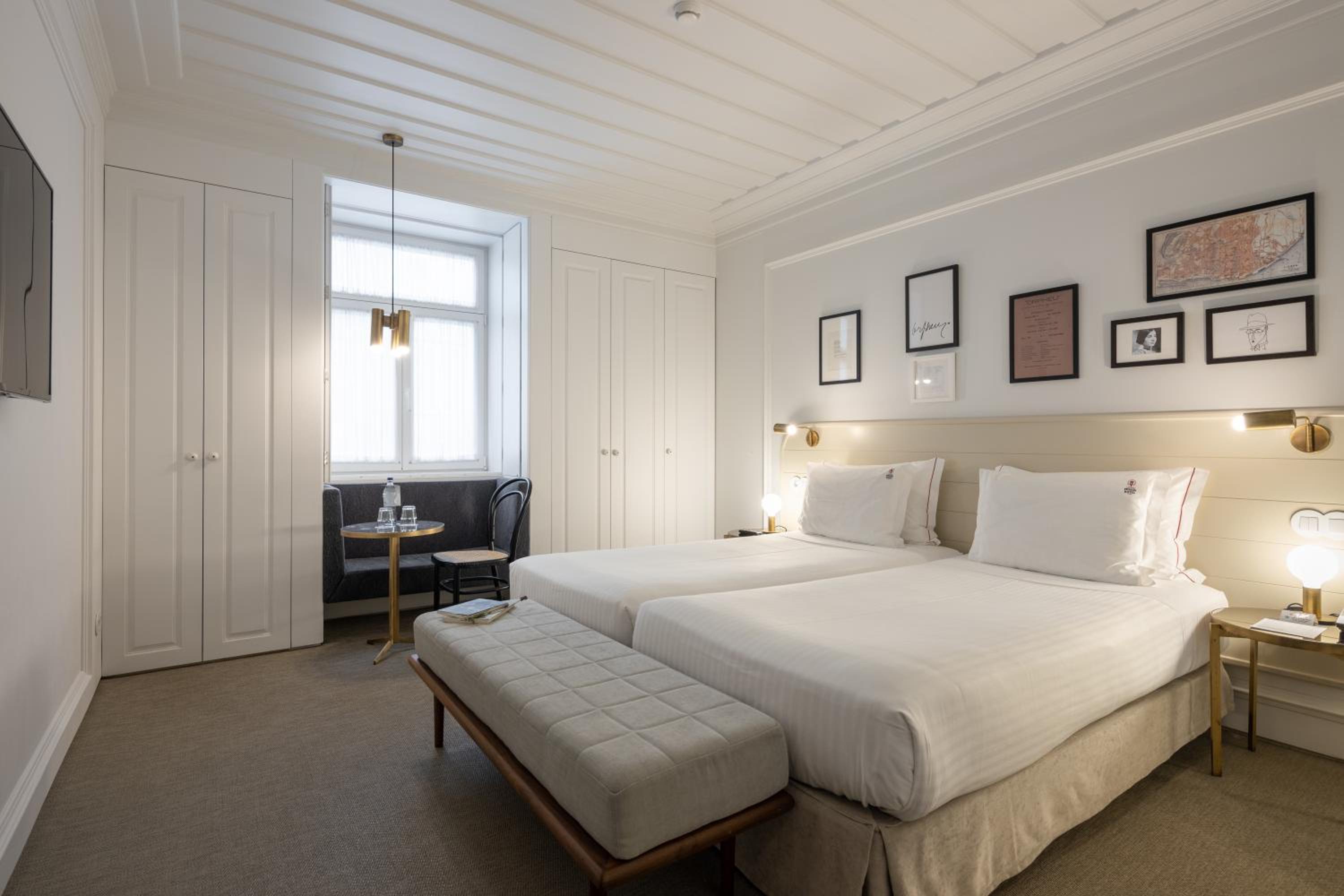 Standard Twin Room thumbnail 5