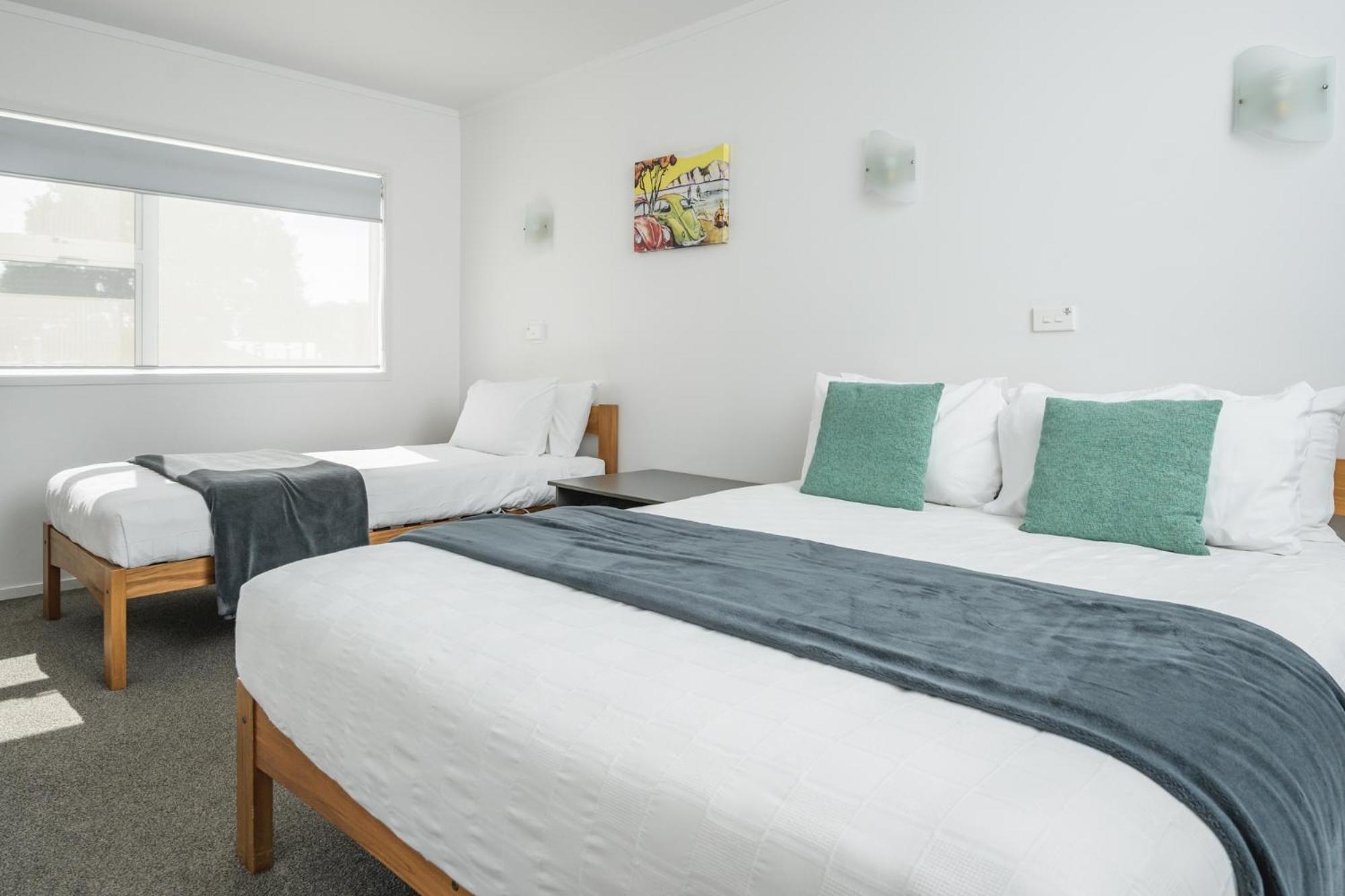 Standard Poolside One-Bedroom Unit - Photo 3