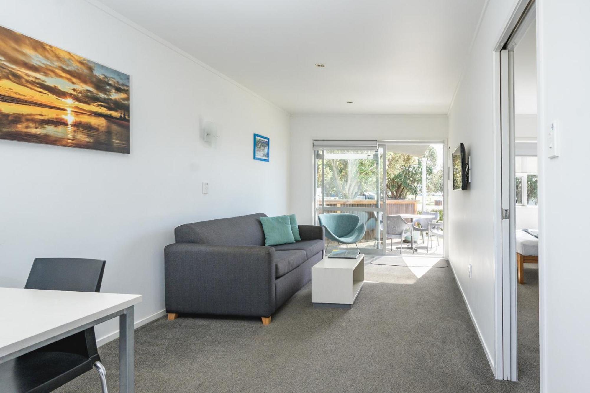 Standard Poolside One-Bedroom Unit - Photo 2