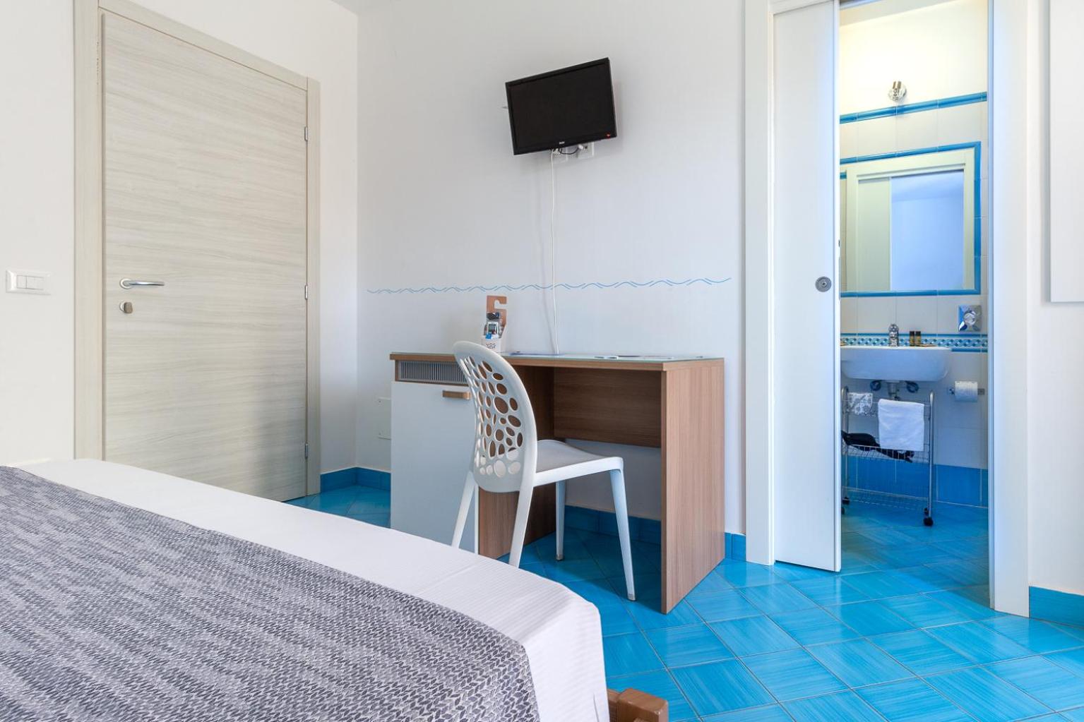 Classic Double Room with Balcony photo 3