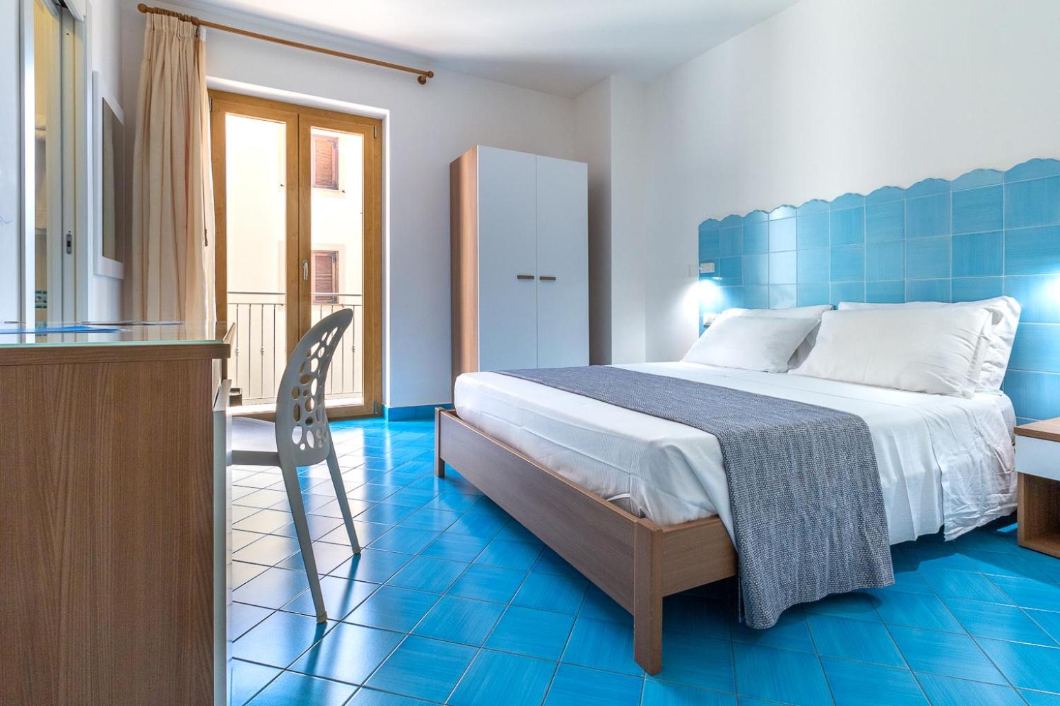 Classic Double Room with Balcony photo 2