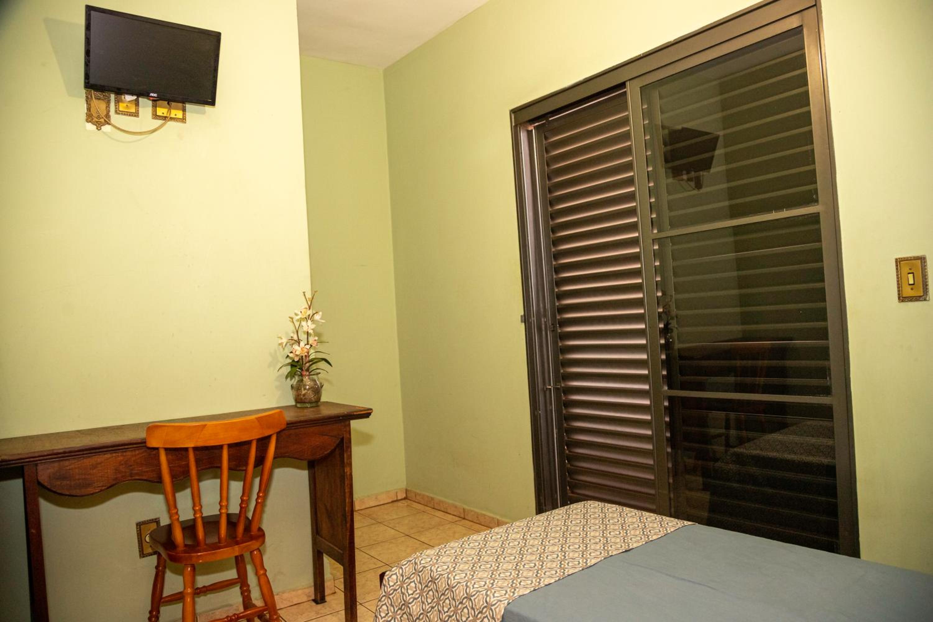 Single Room with Balcony and Ceiling Fan photo 1