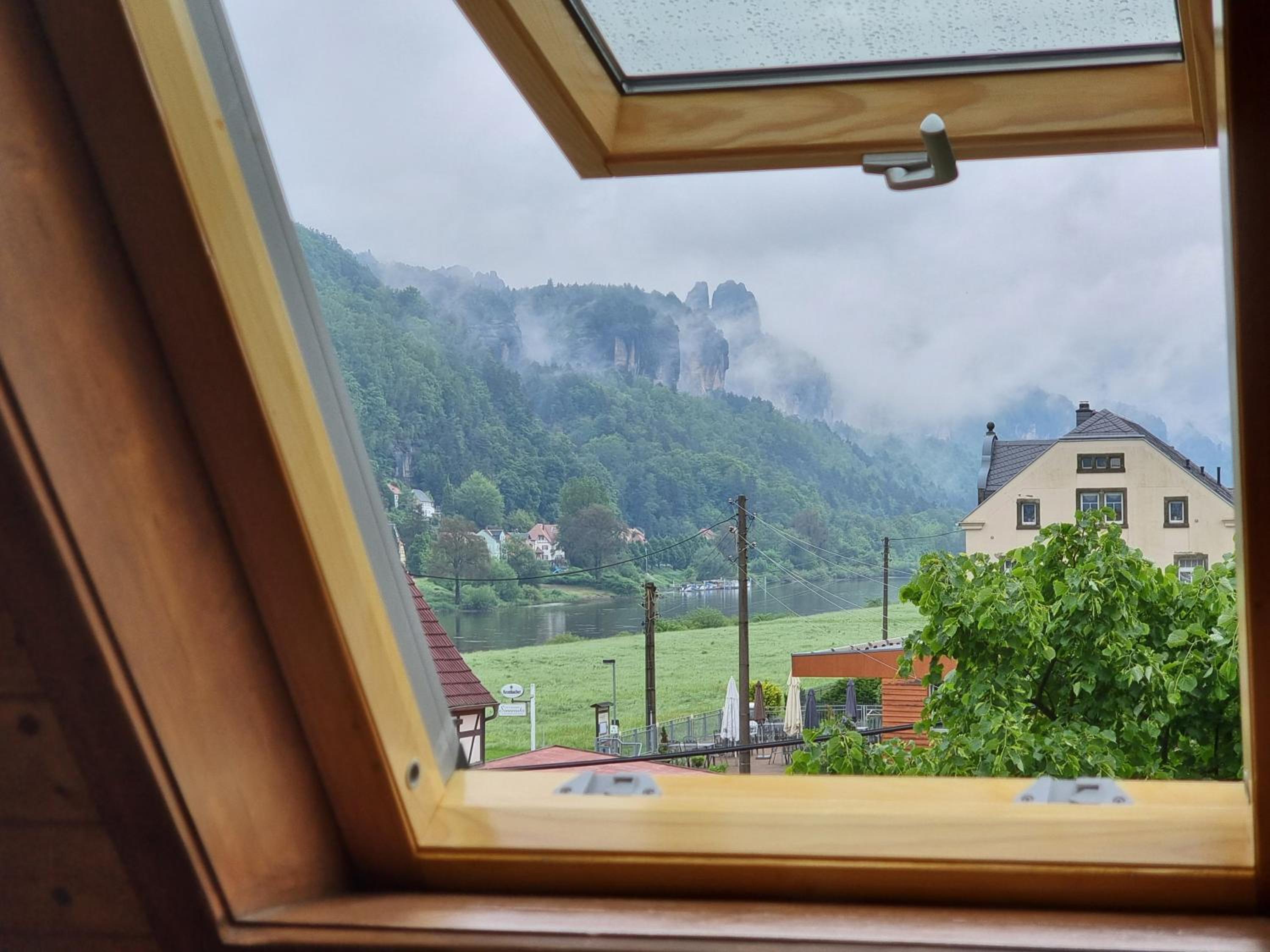 Apartment With Mountain View photo 3