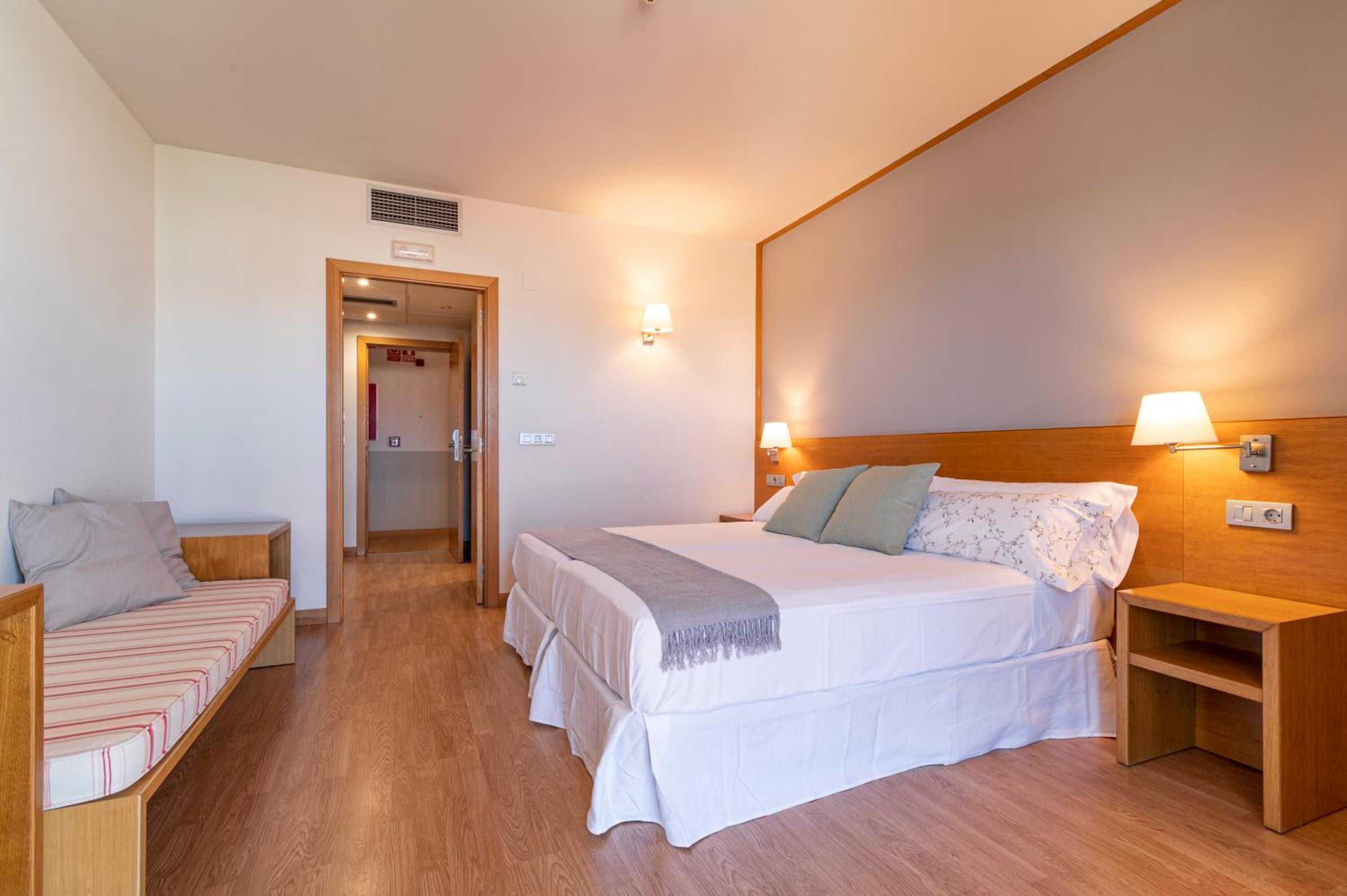 Double or Twin Room photo 3