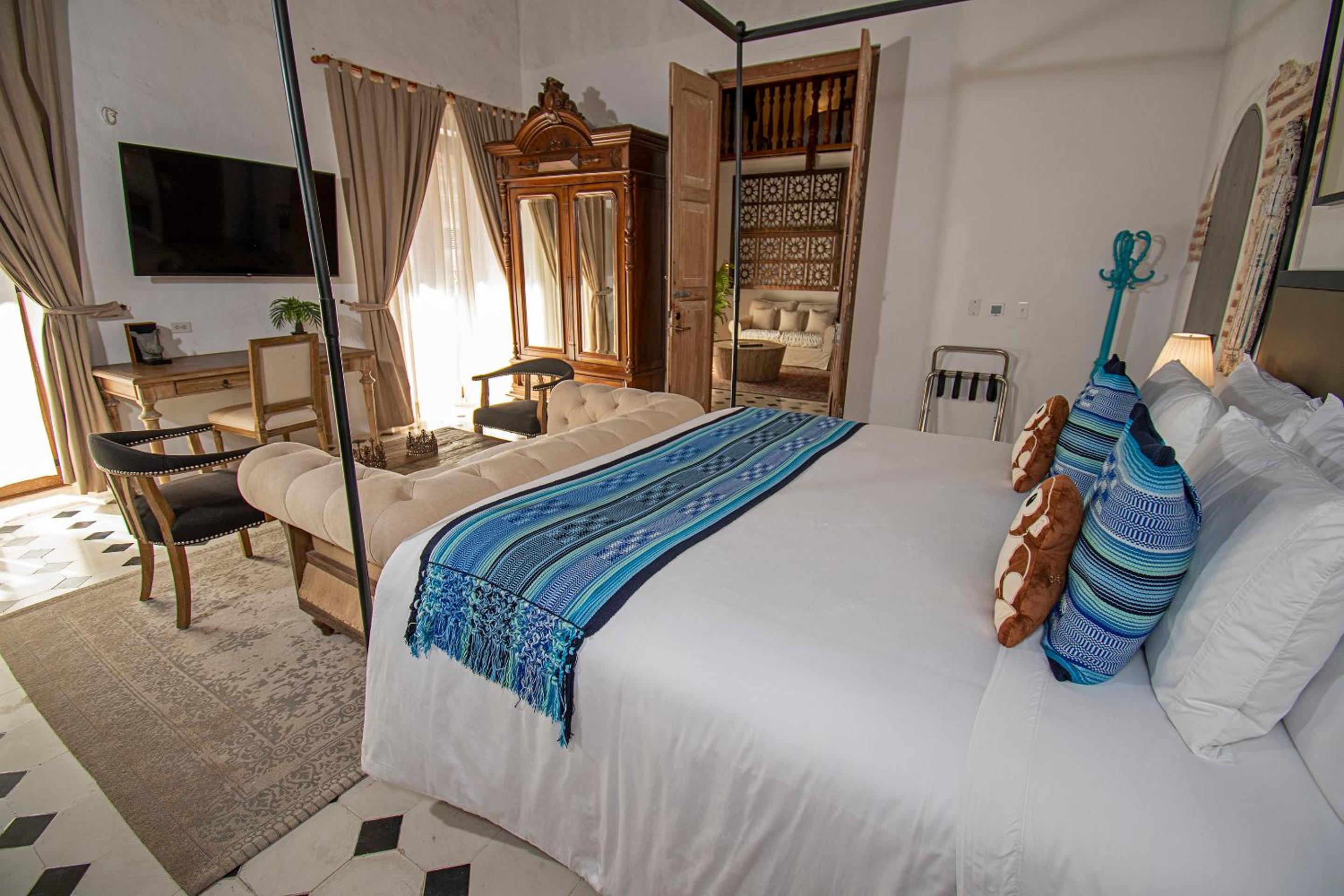 Two-Bedroom Suite with Balcony  photo 2