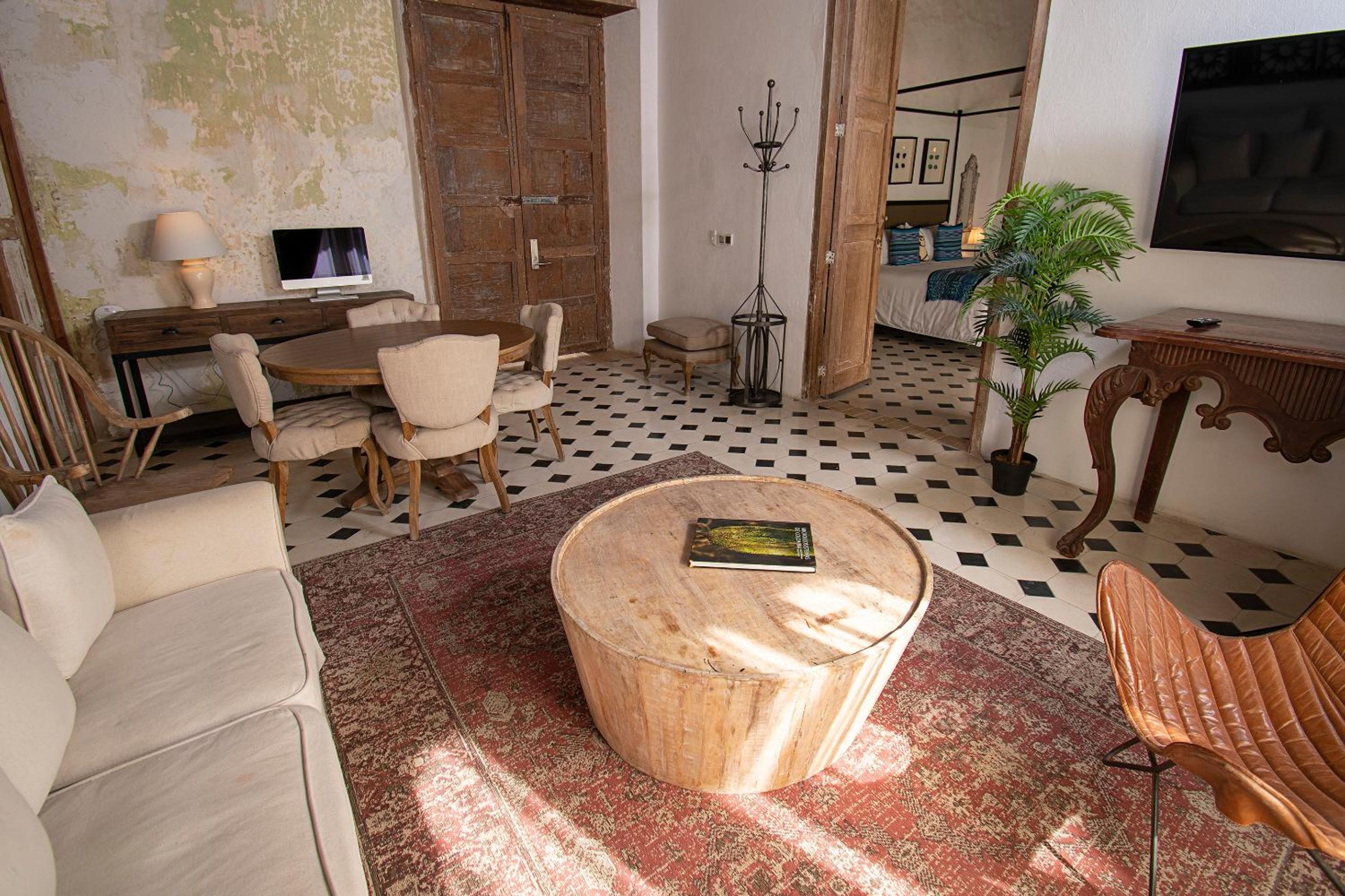 Two-Bedroom Suite with Balcony  photo 3