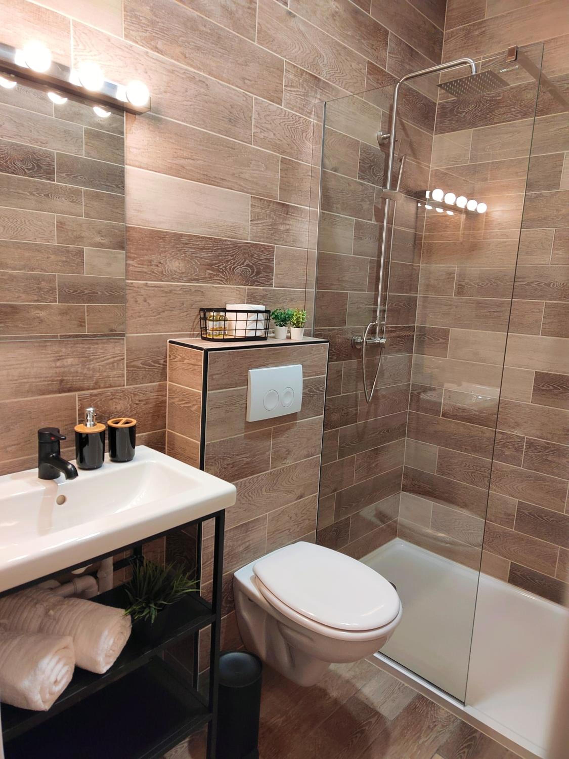 Double Room with Private Bathroom - Photo 4