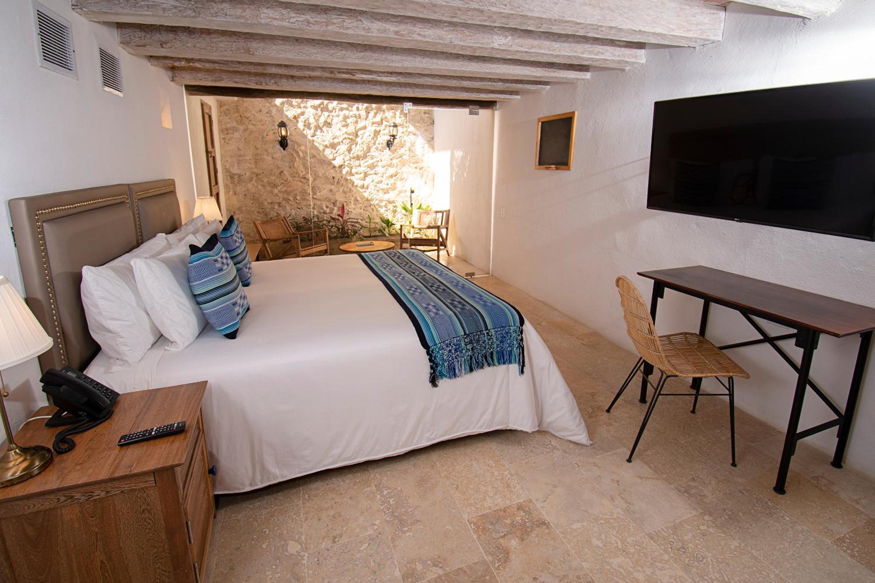 King Bed-Premium Room-Non Smoking photo 2