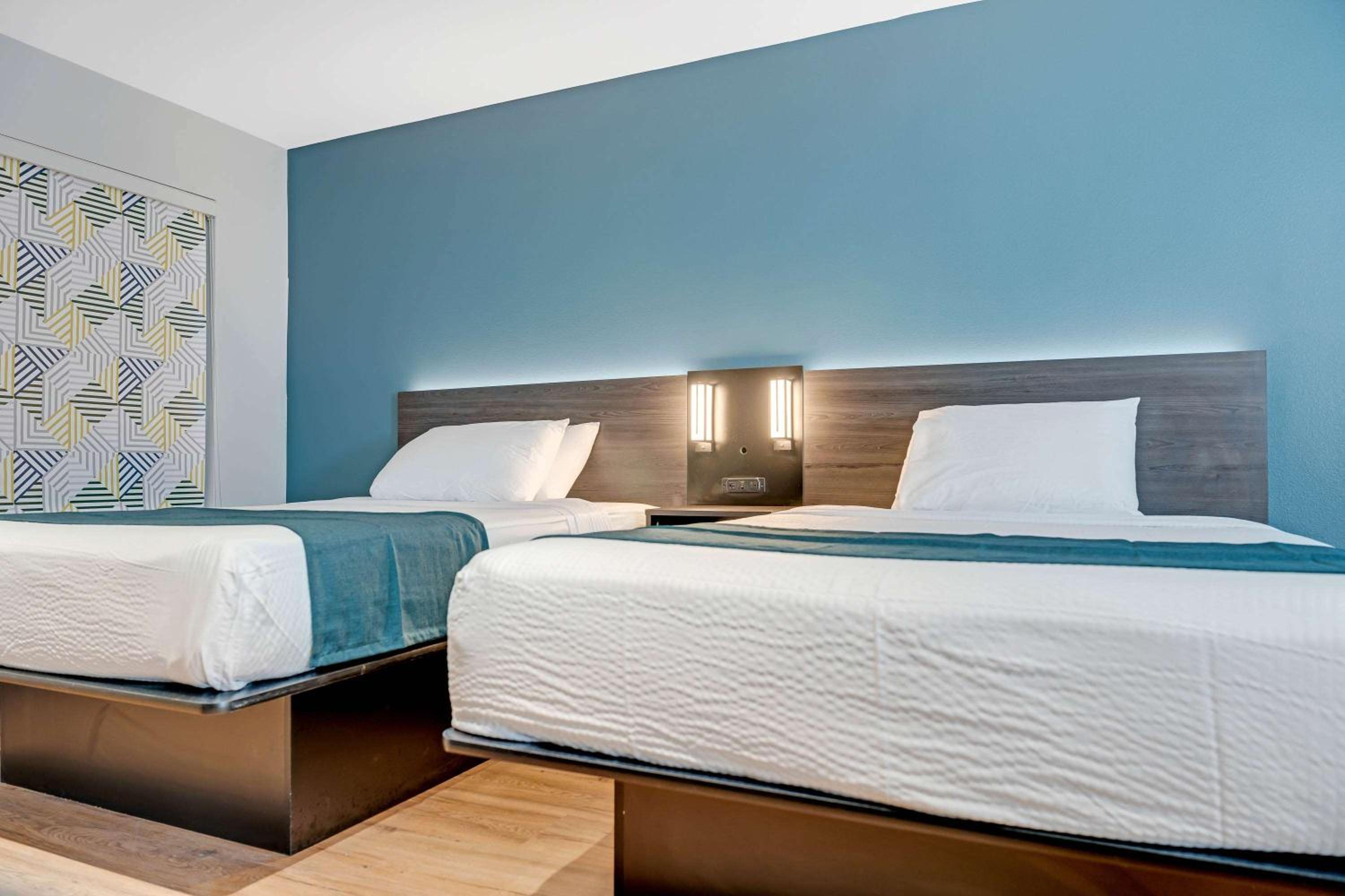 Quadruple Room - Non-Smoking - Photo 1