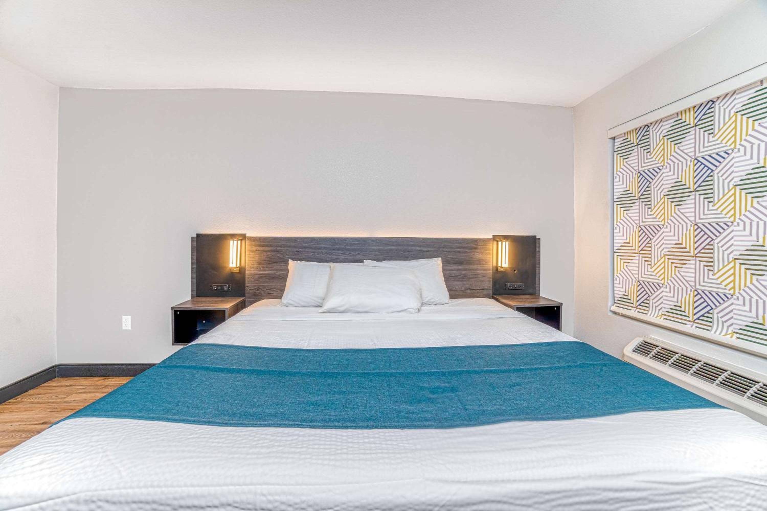 King Room - Disability Access - Non-Smoking