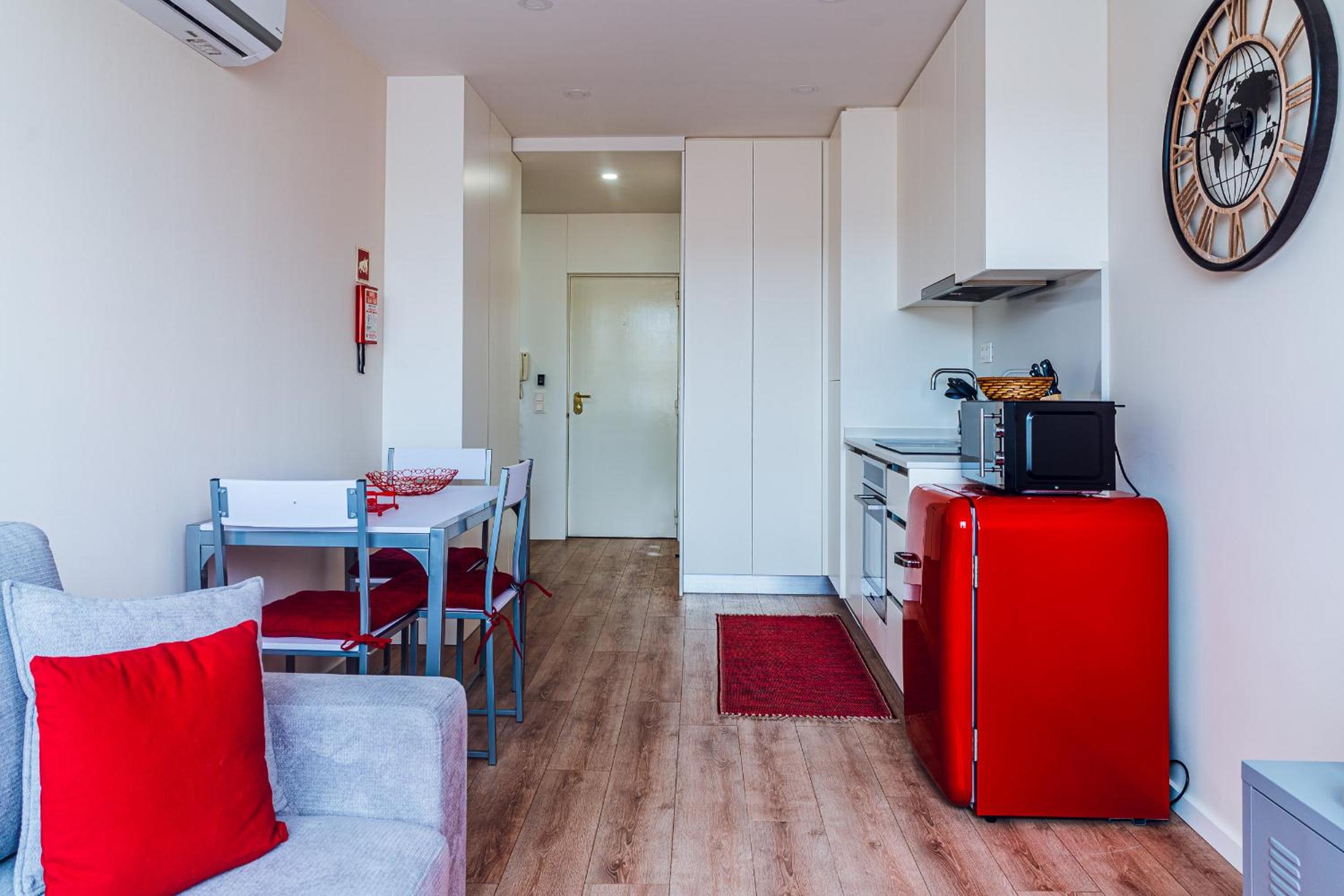 One-Bedroom Apartment - Photo 3