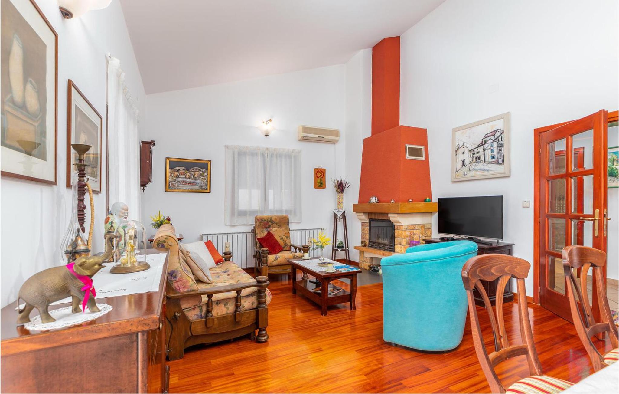 Three-Bedroom Vacation Home  photo 1