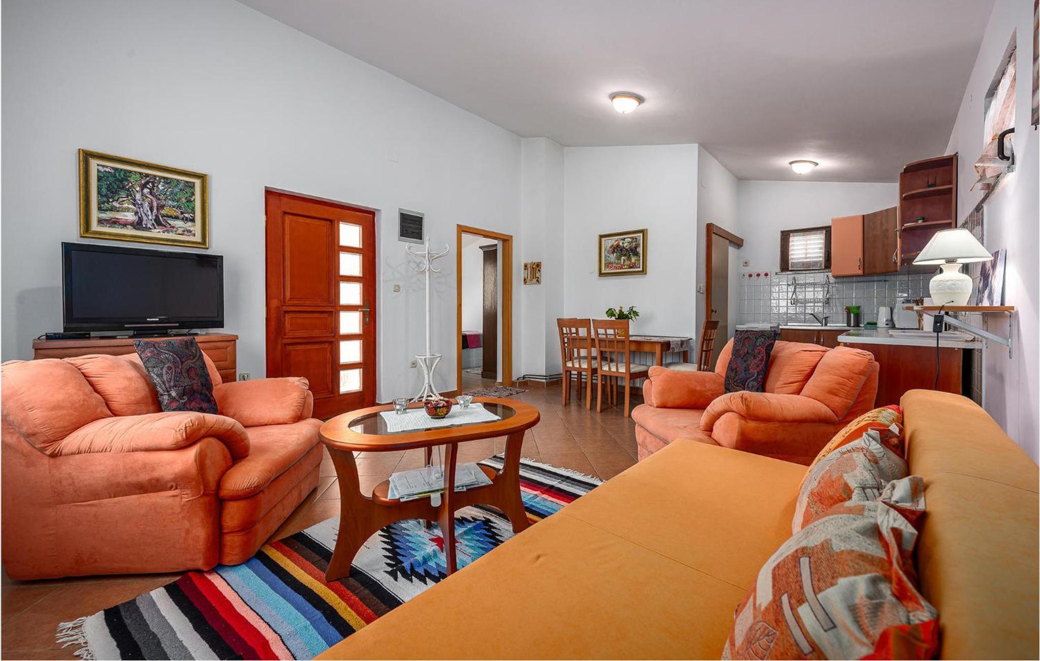 Three-Bedroom Vacation Home  photo 2