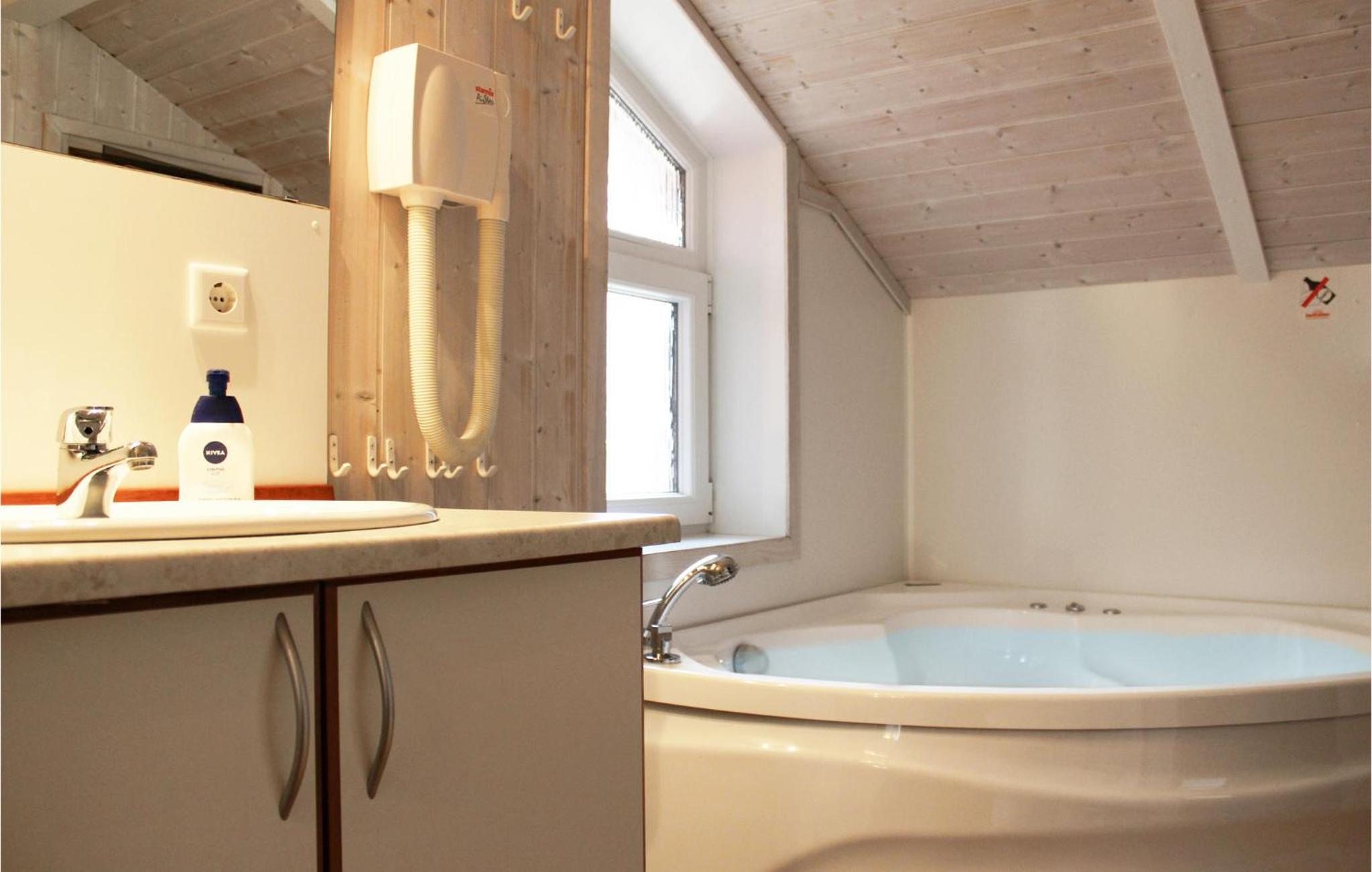Three-Bedroom Vacation Home photo 3