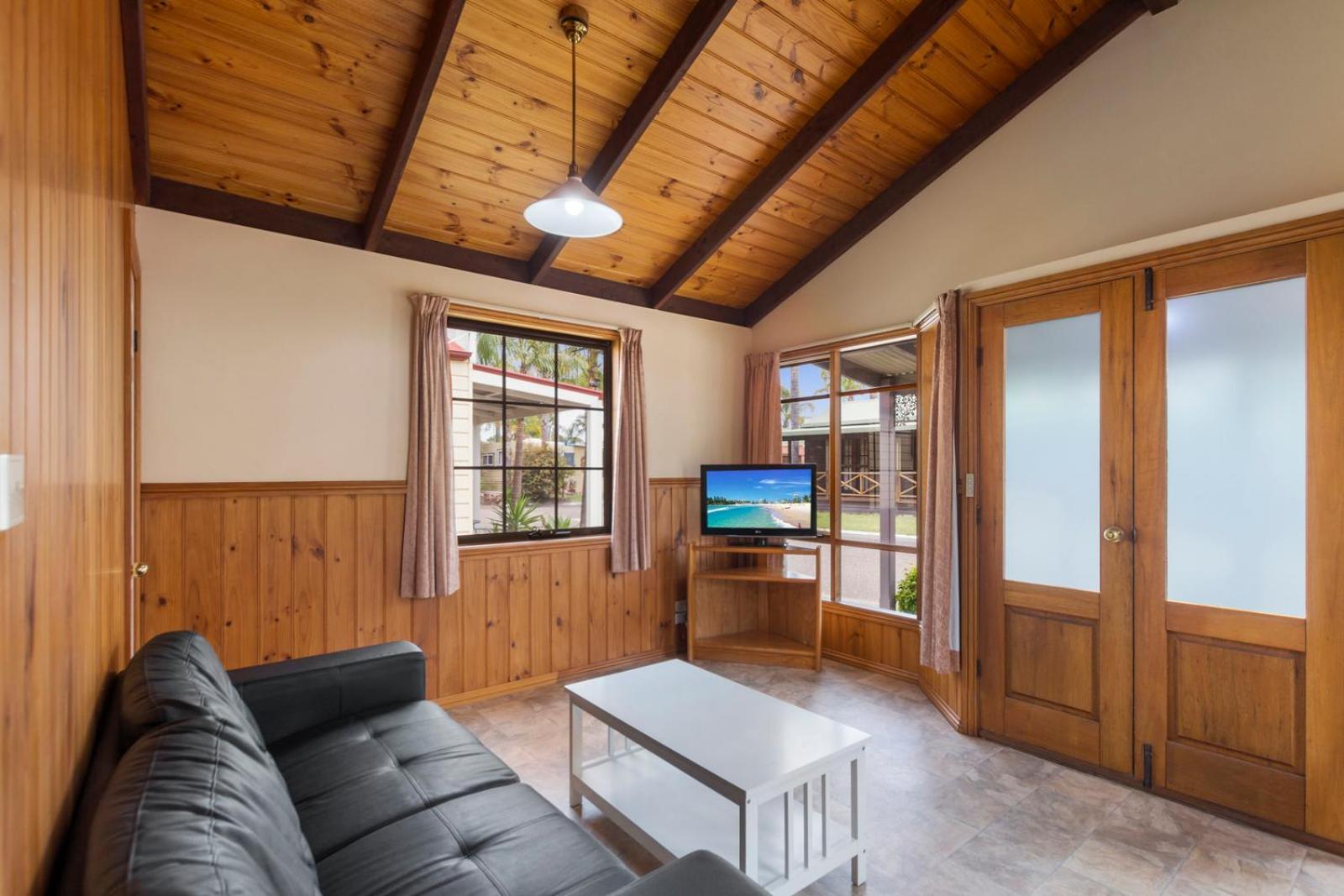 Superior Two-Bedroom Cabin - Olde Town photo 1