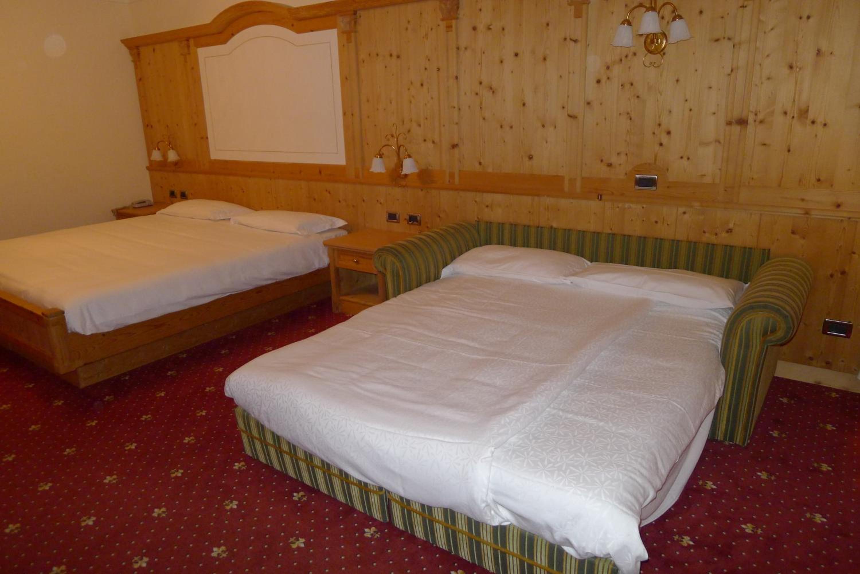 Superior Quadruple Room photo 3