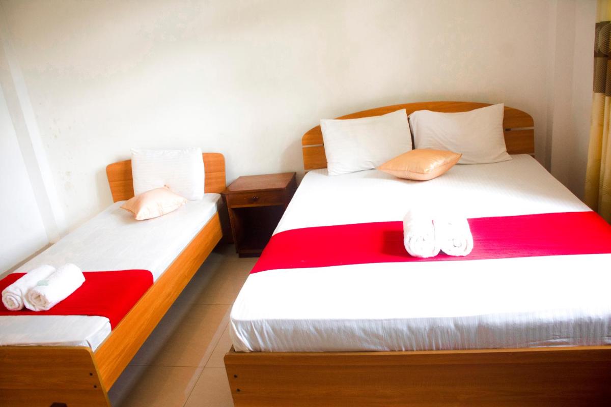 Economy Triple Room photo 2