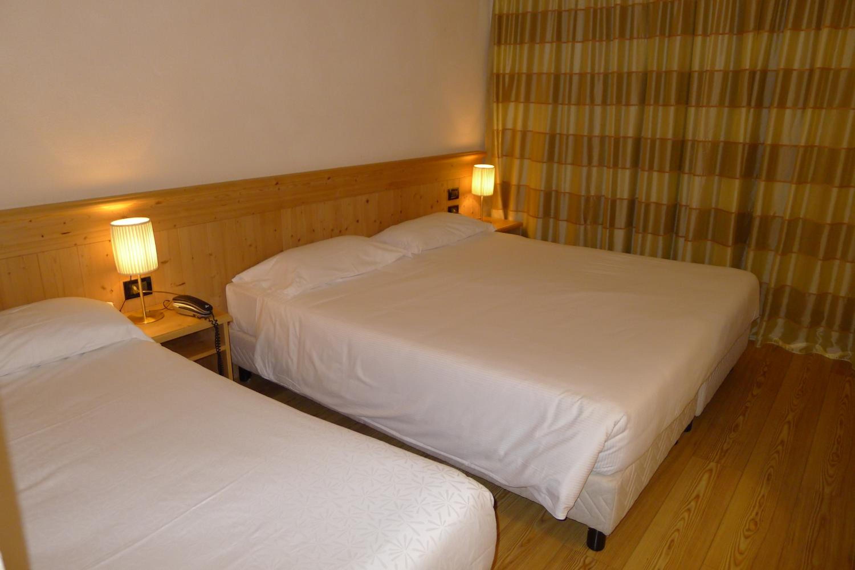 Standard Triple Room (2 Adults + 1 Child) photo 3