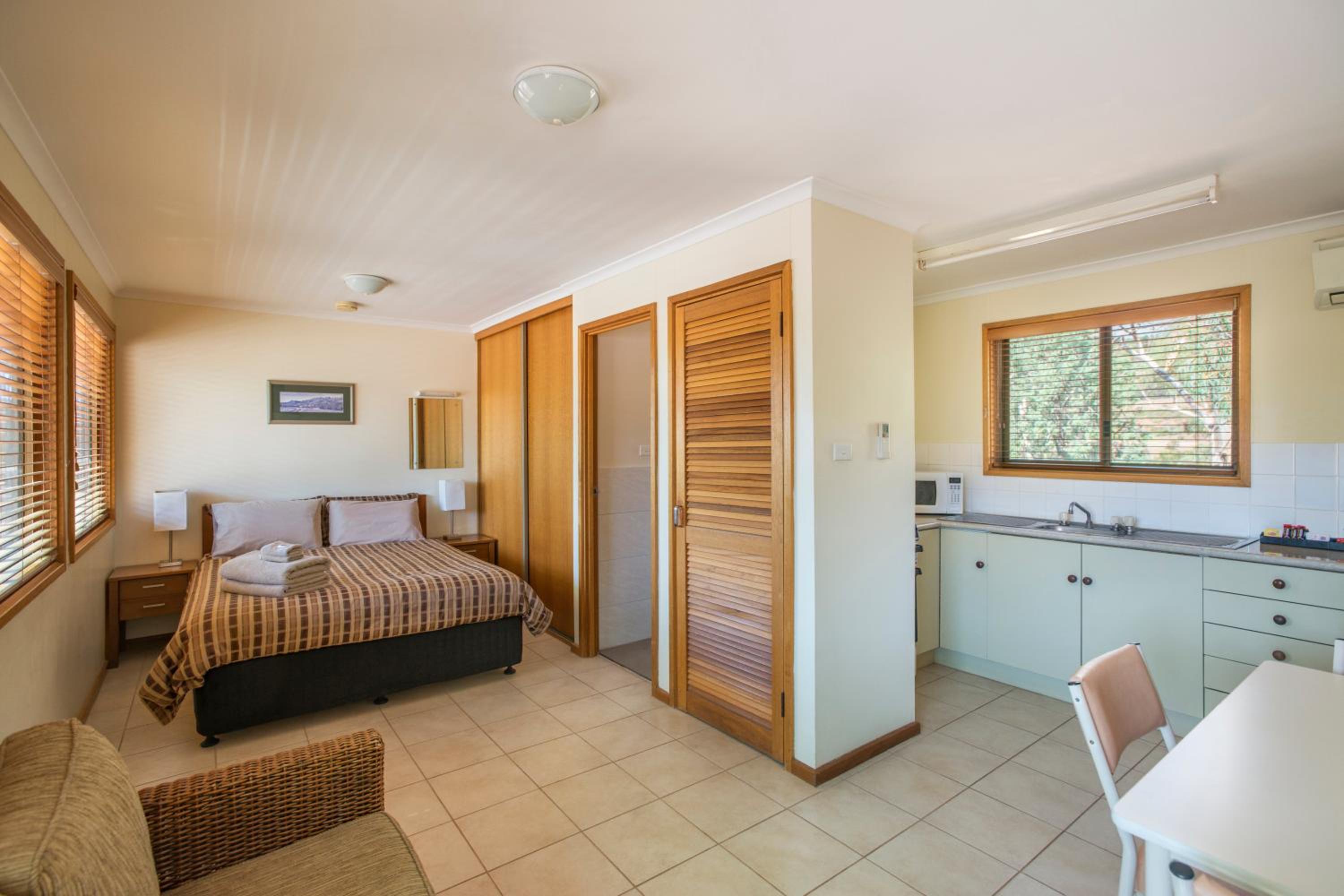 One-Bedroom Apartment - Photo 1