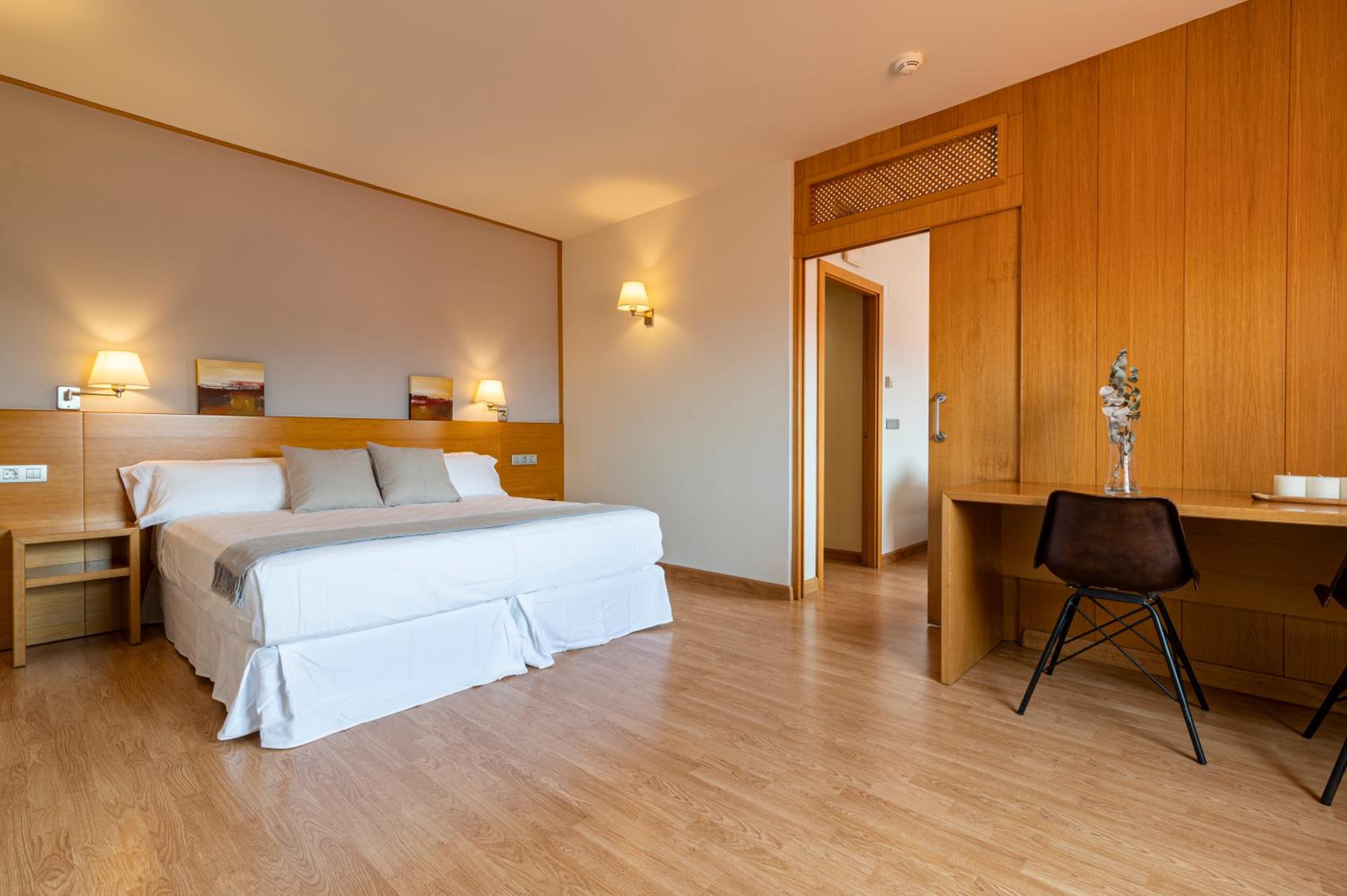 Suite with Spa Bath photo 1