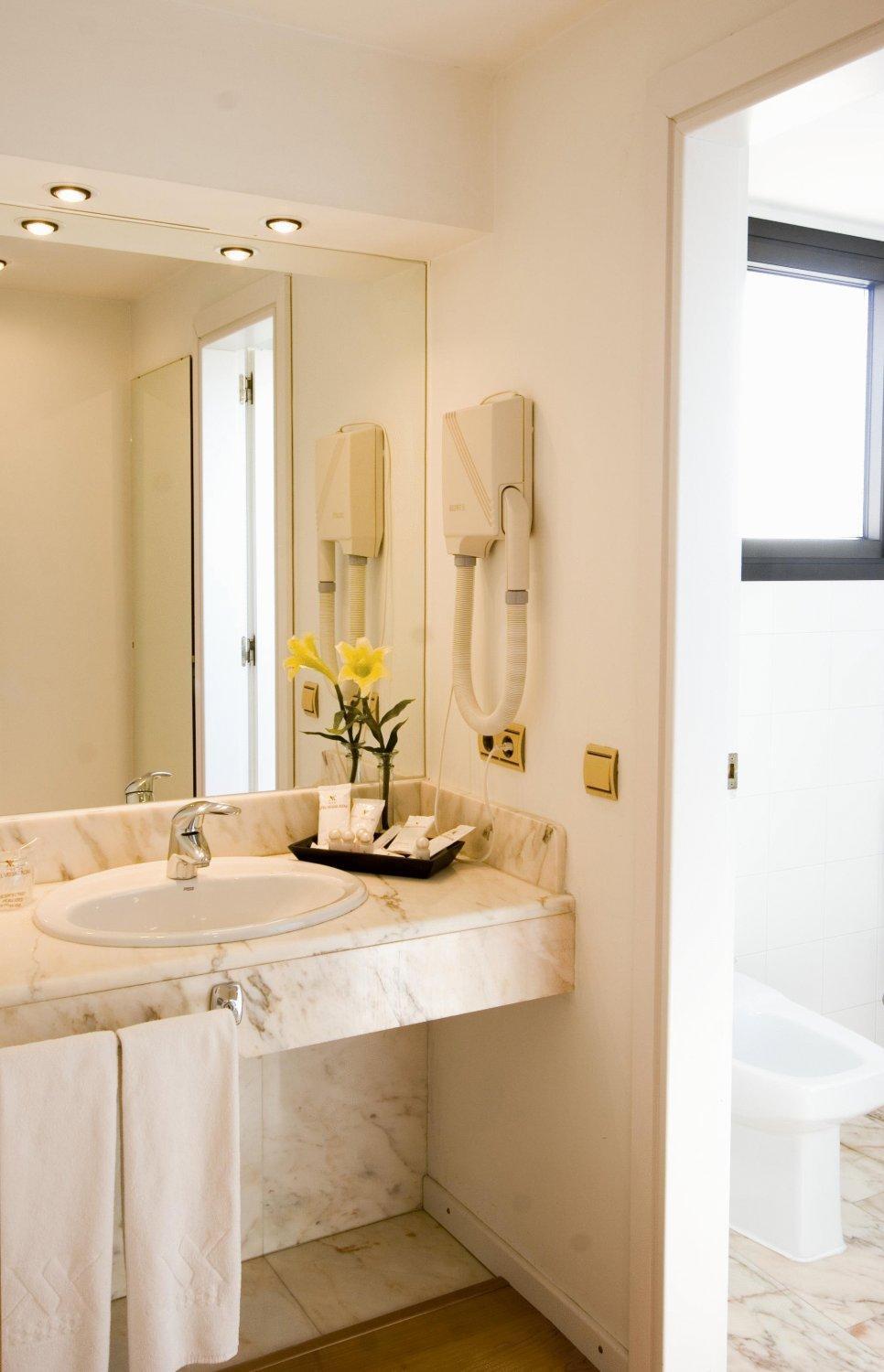 Twin Room - Photo 8