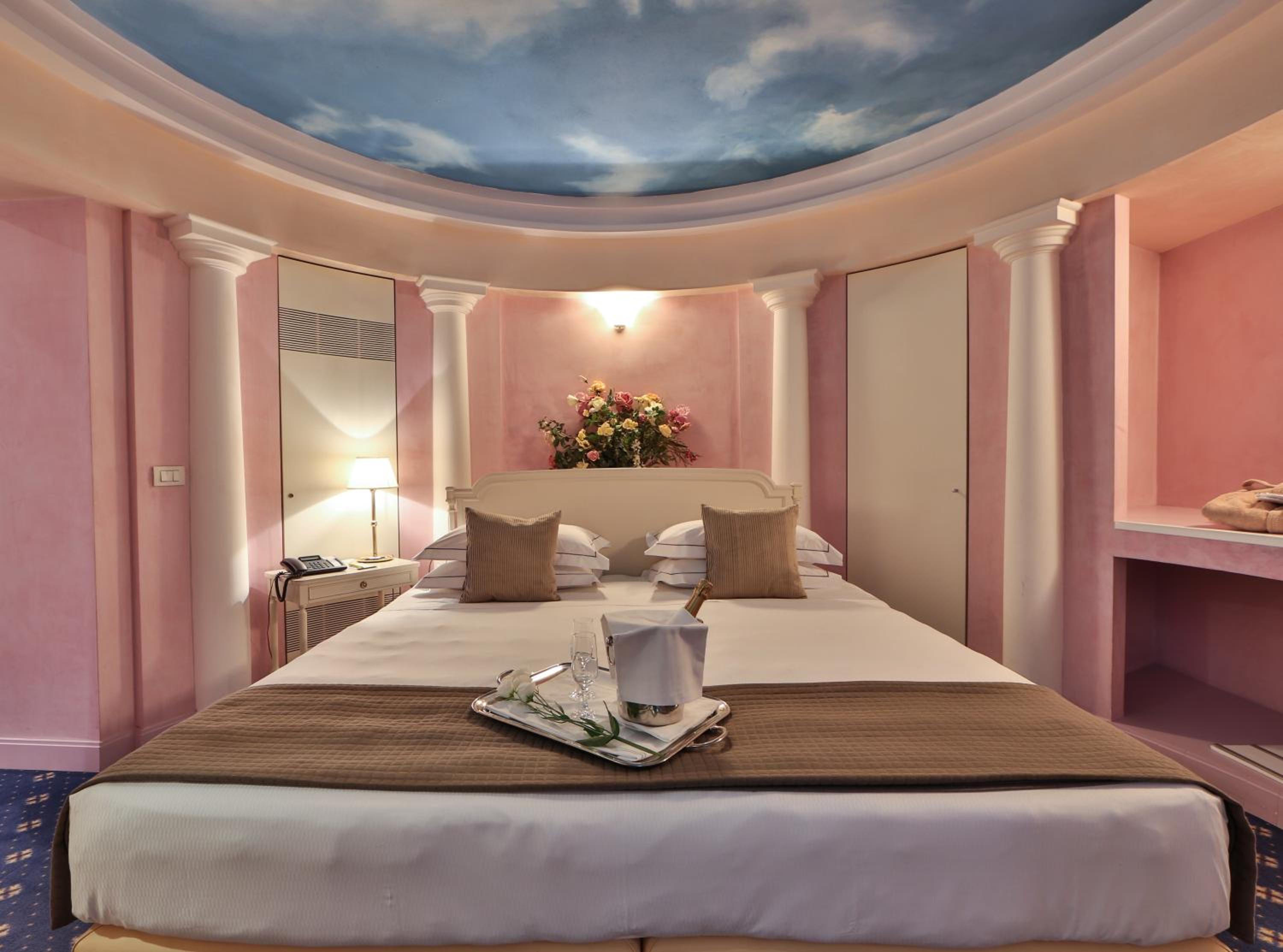 Suite - Photo 10