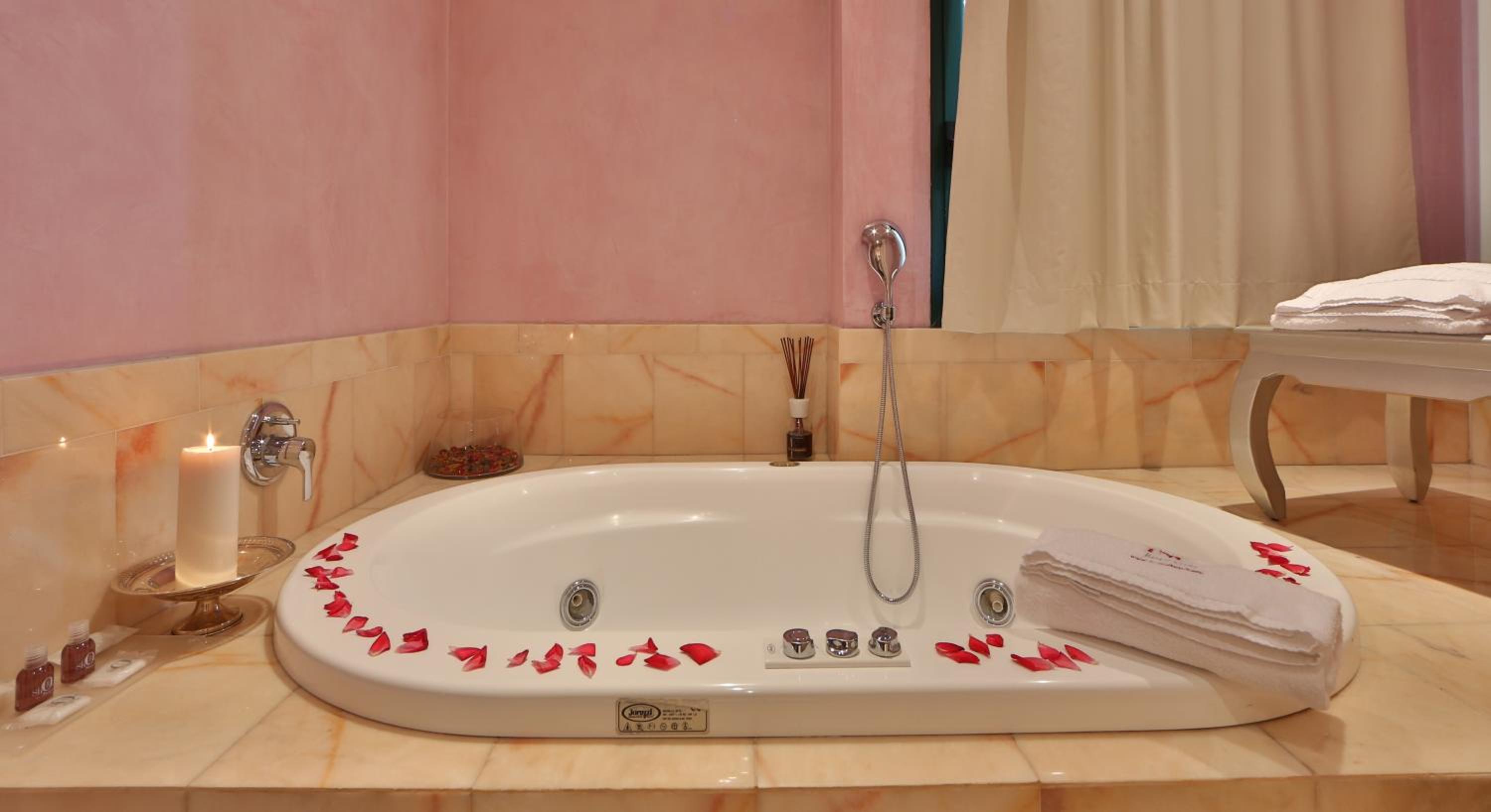 Suite - Photo 8