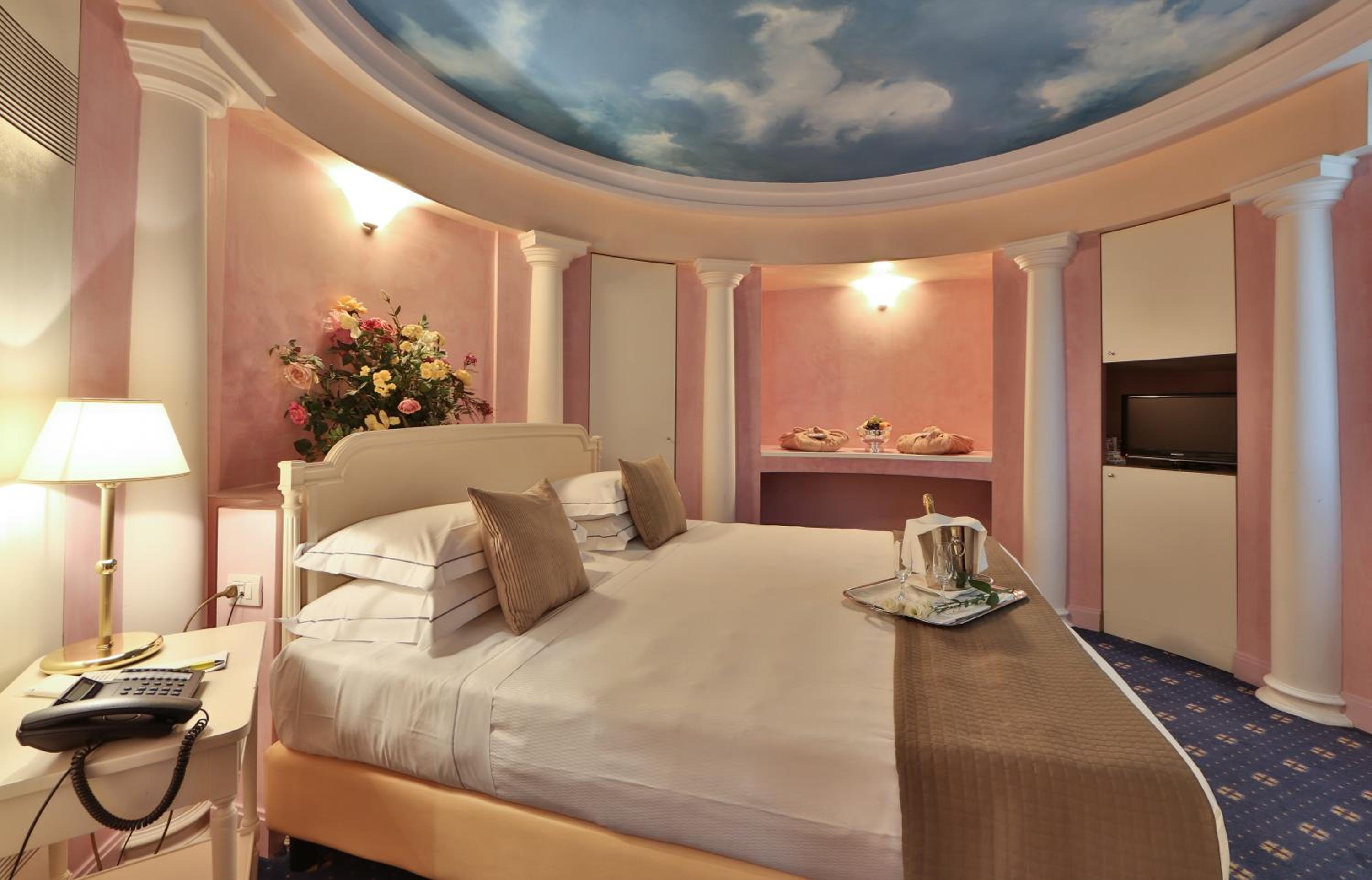 Suite - Photo 9