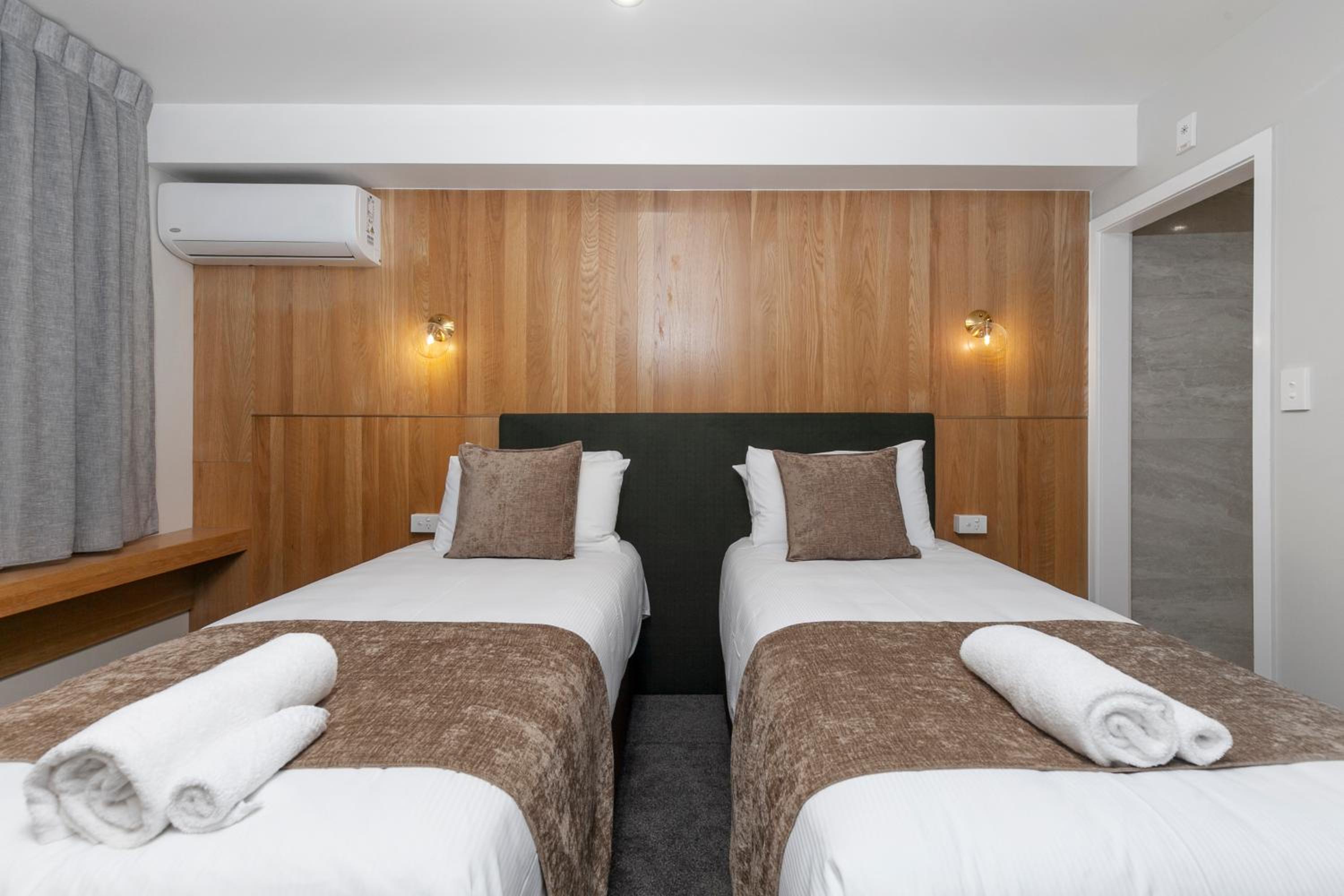 Twin Room - Photo 3
