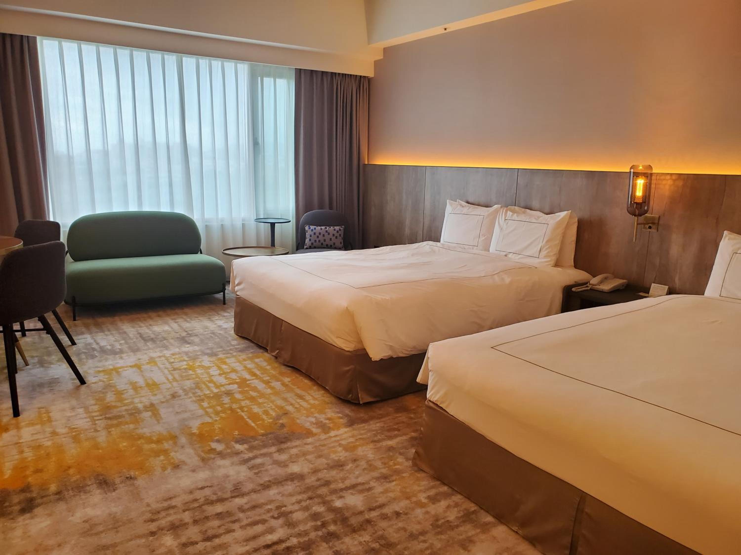 Deluxe Family Room