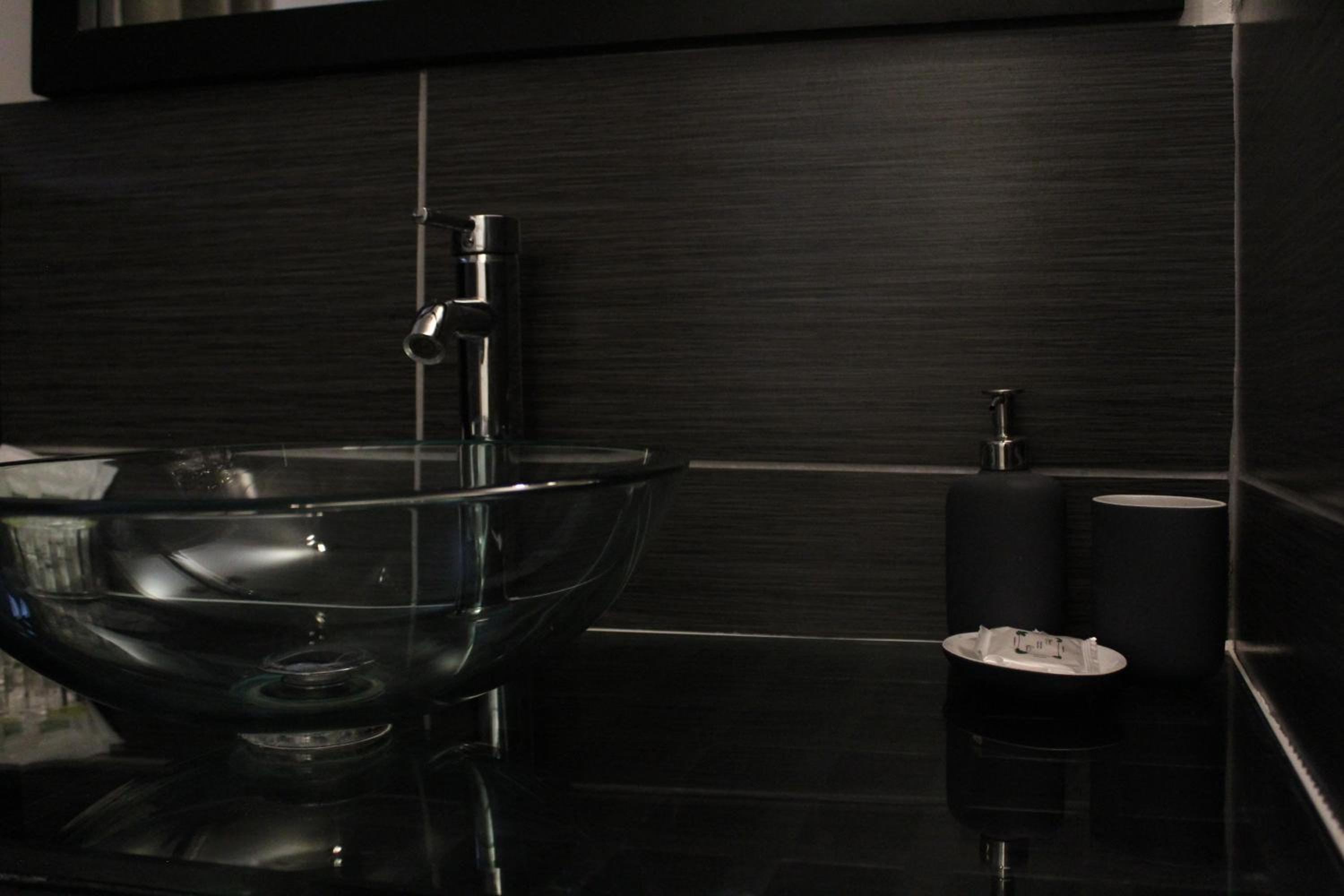 Queen Suite - Photo 3