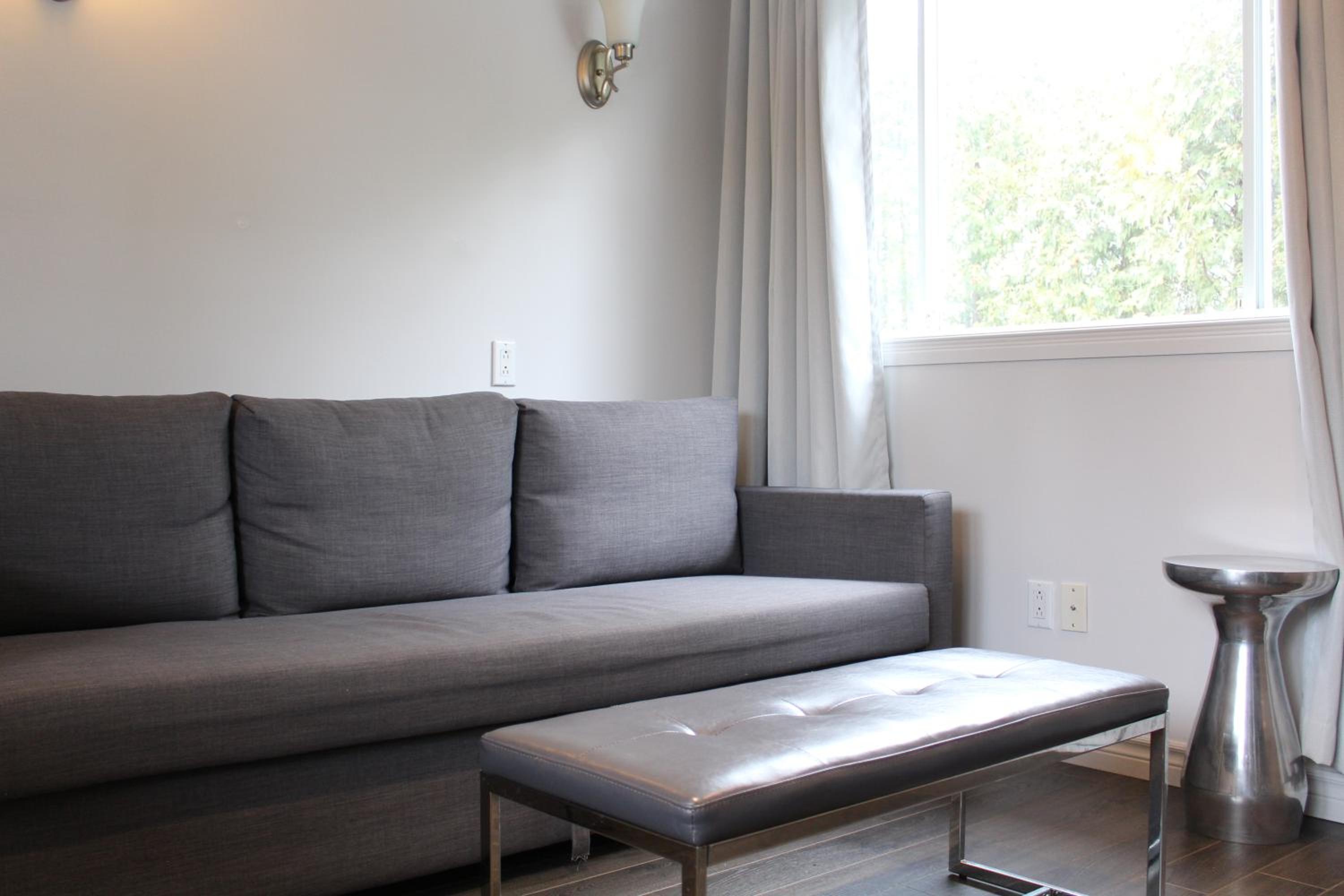 Queen Suite - Photo 8