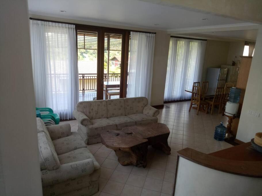Villa - Photo 1