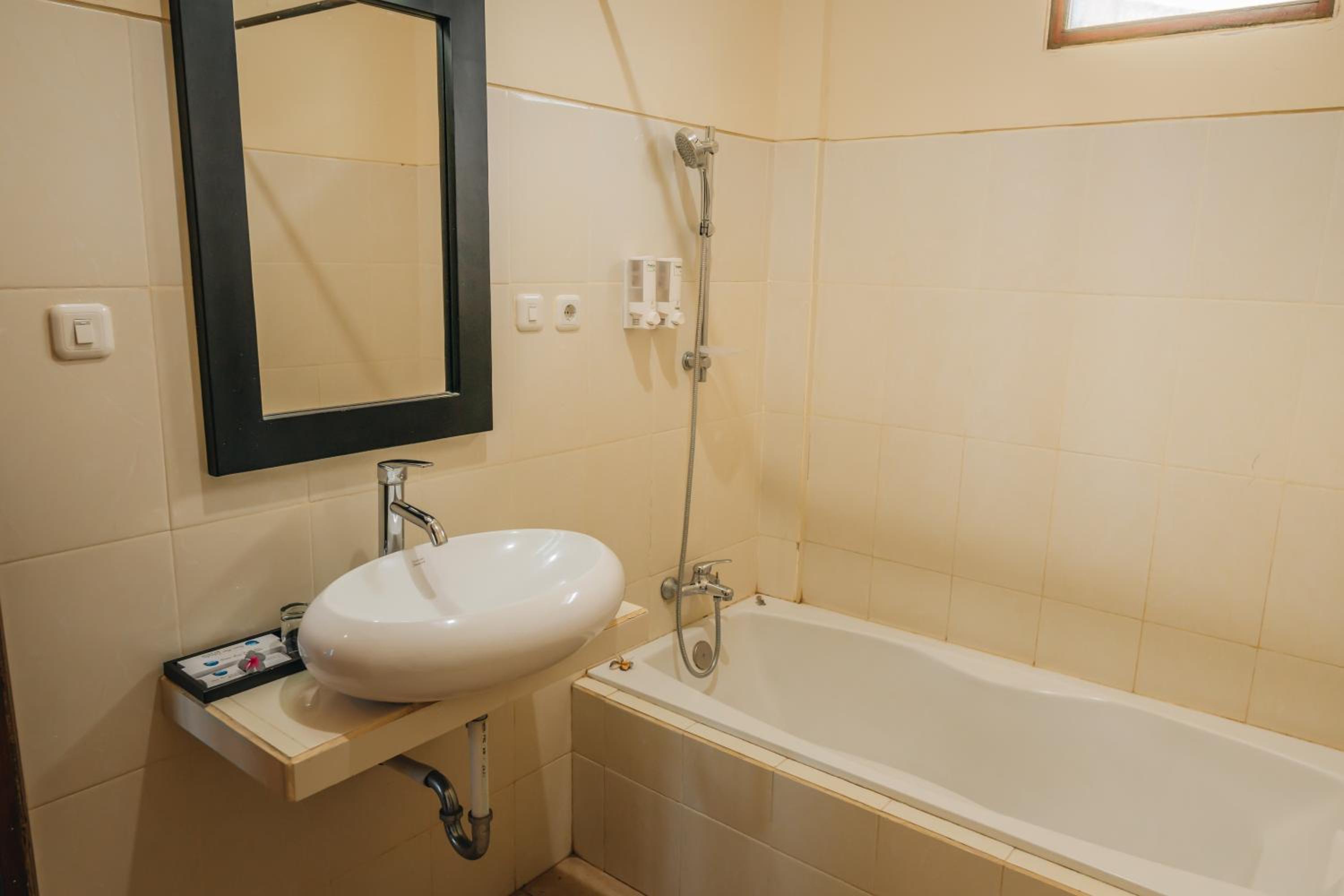 Standard Double or Twin Room - Photo 2