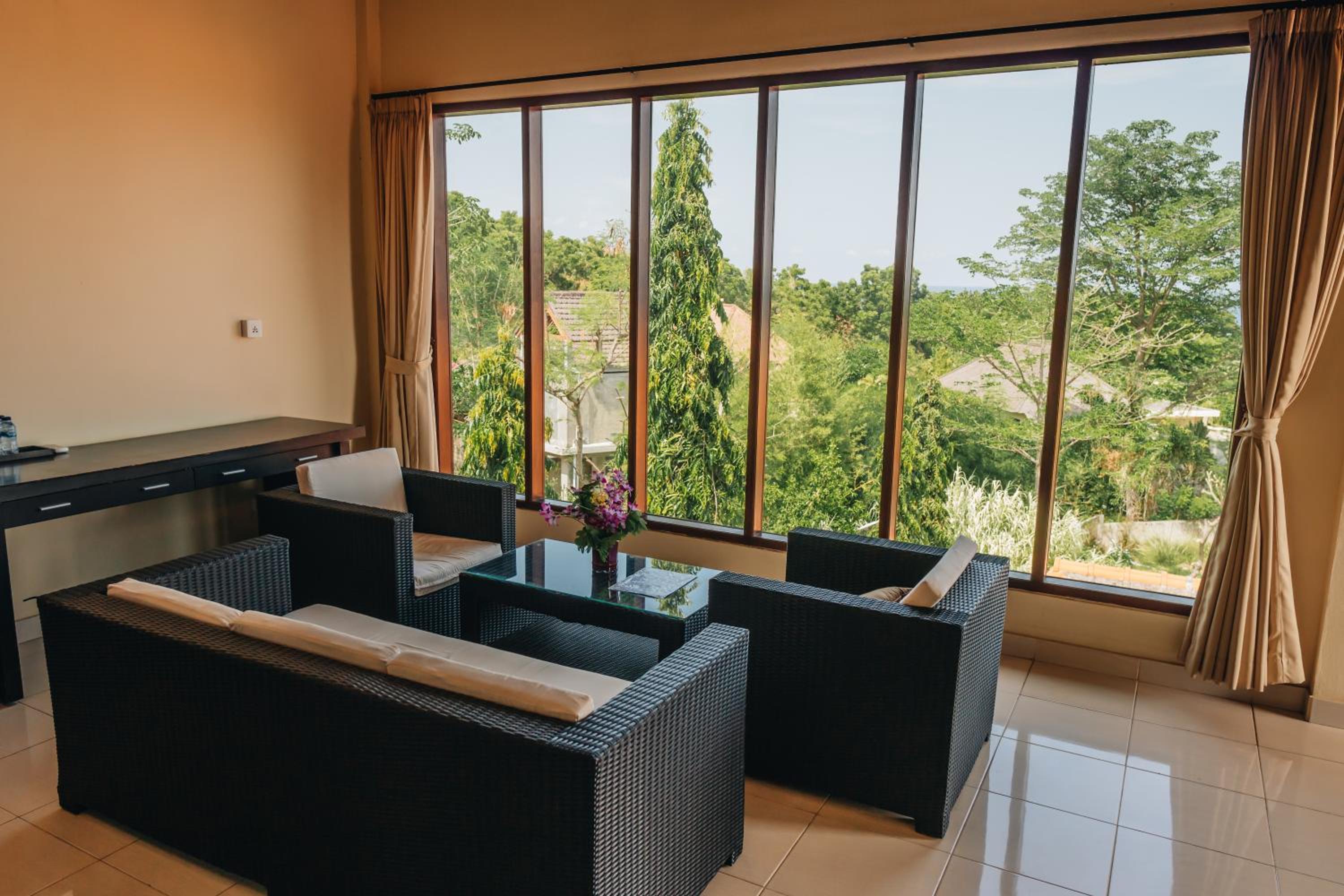 Family Room - Photo 8