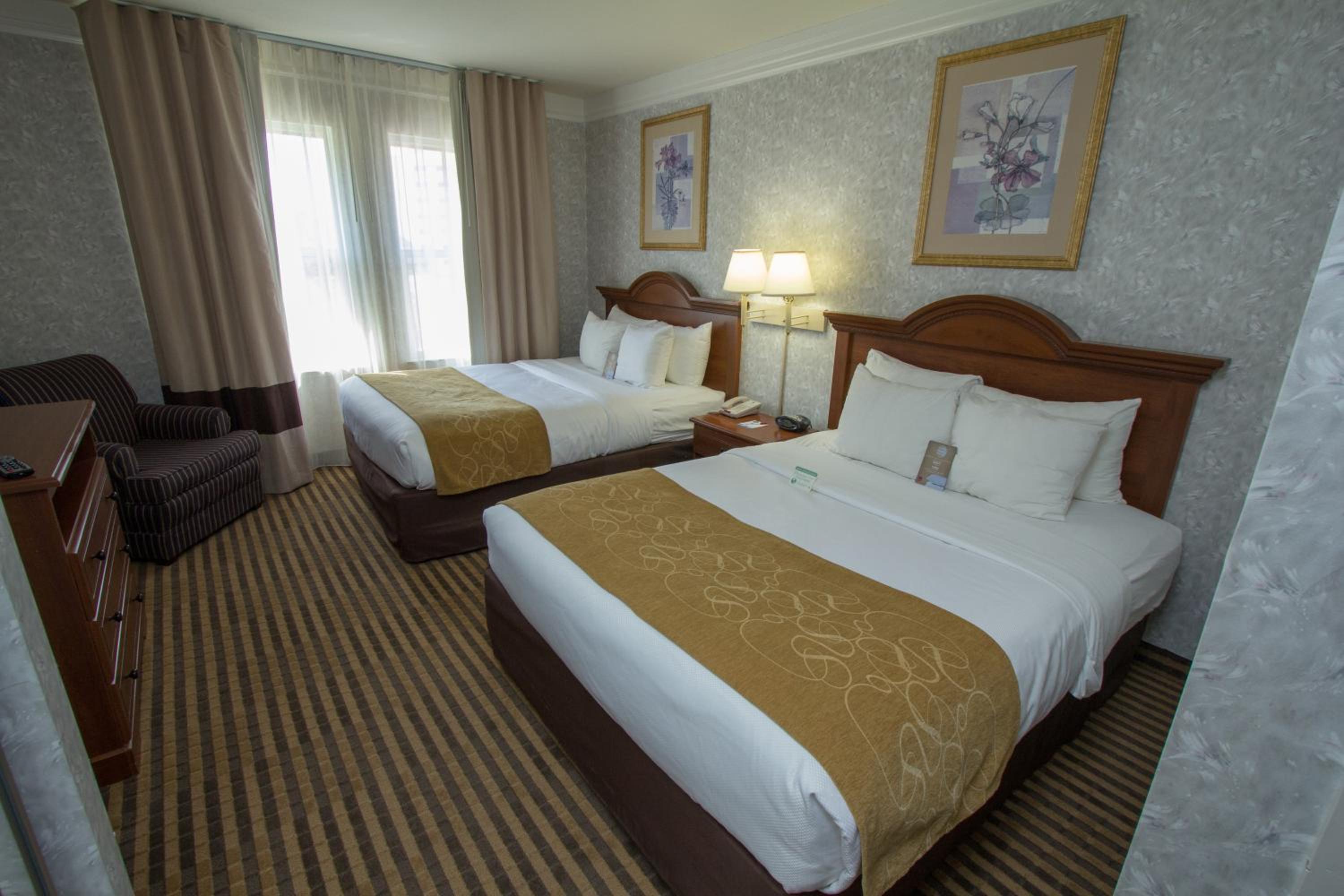 Queen Suite with Two Queen Beds - Non-Smoking - Photo 5