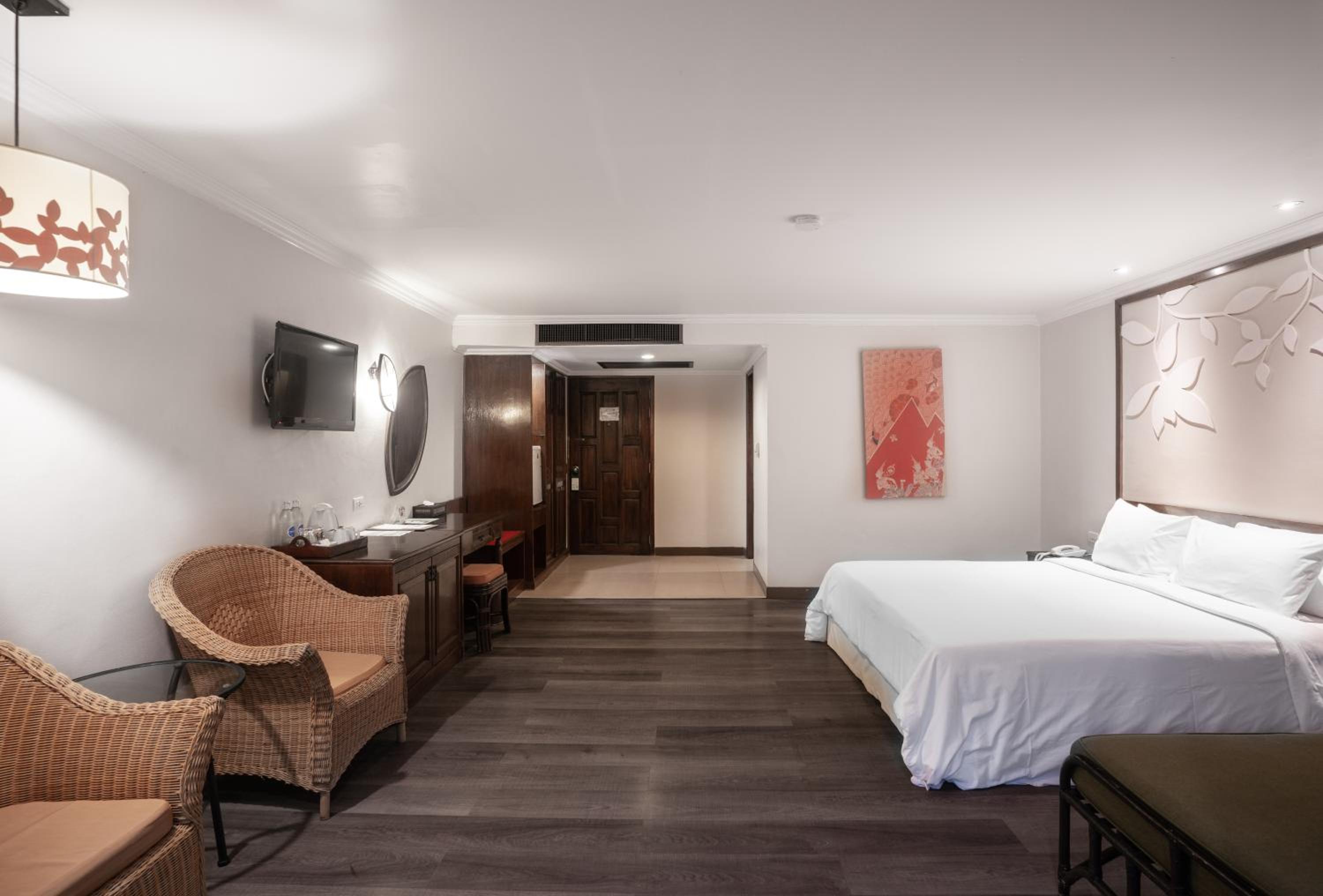 Deluxe Double or Twin Room - Photo 6