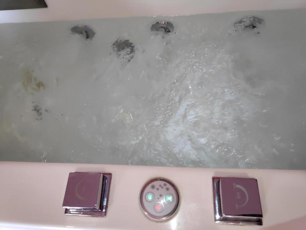 Suite with Hot Tub - Photo 5