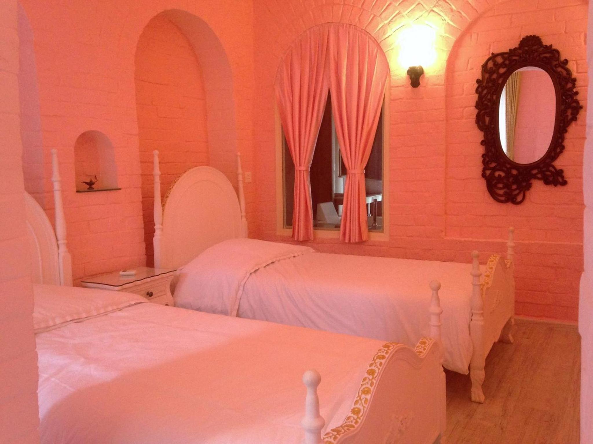 Suite with Hot Tub - Photo 12