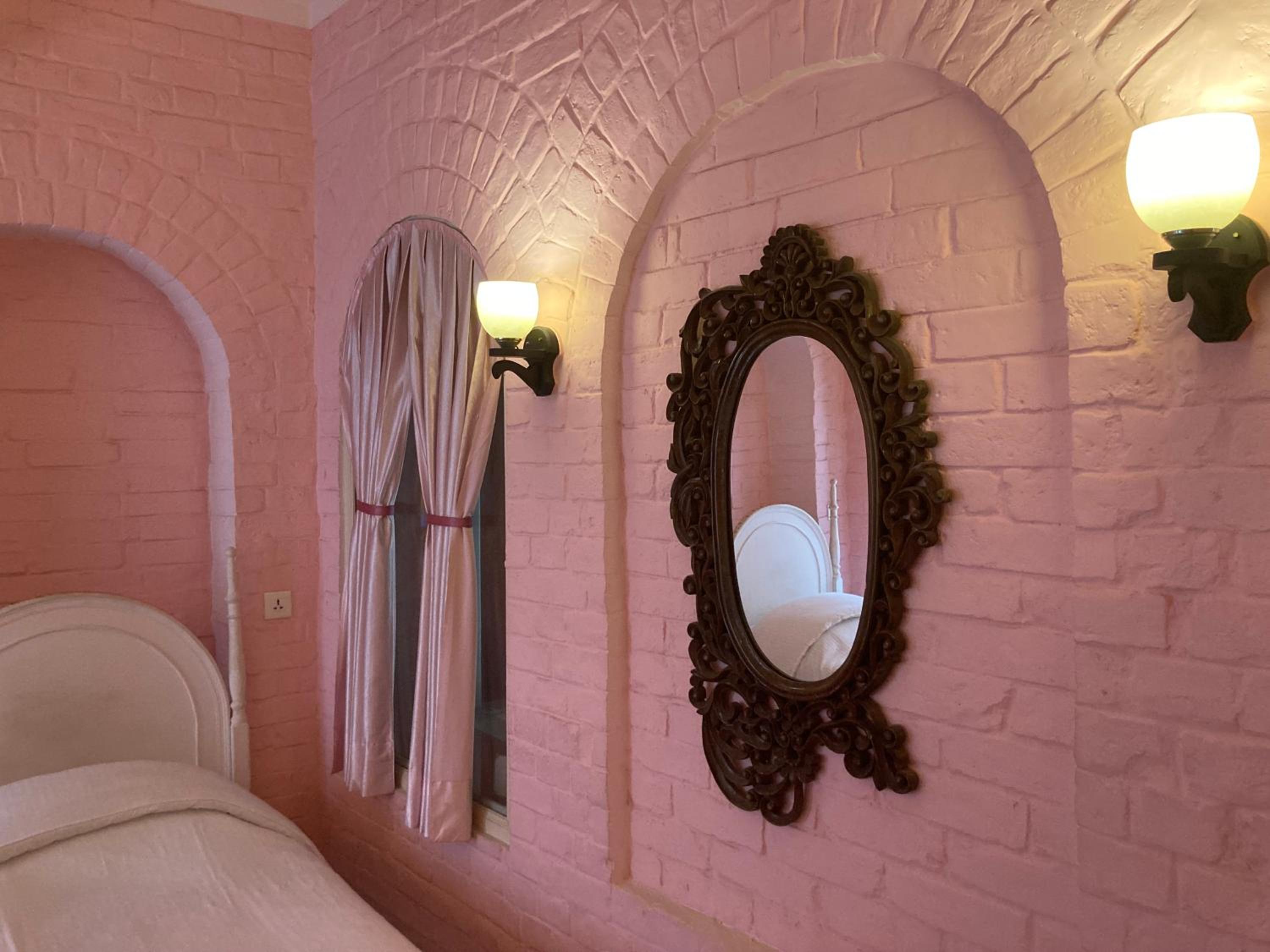 Suite with Hot Tub - Photo 13