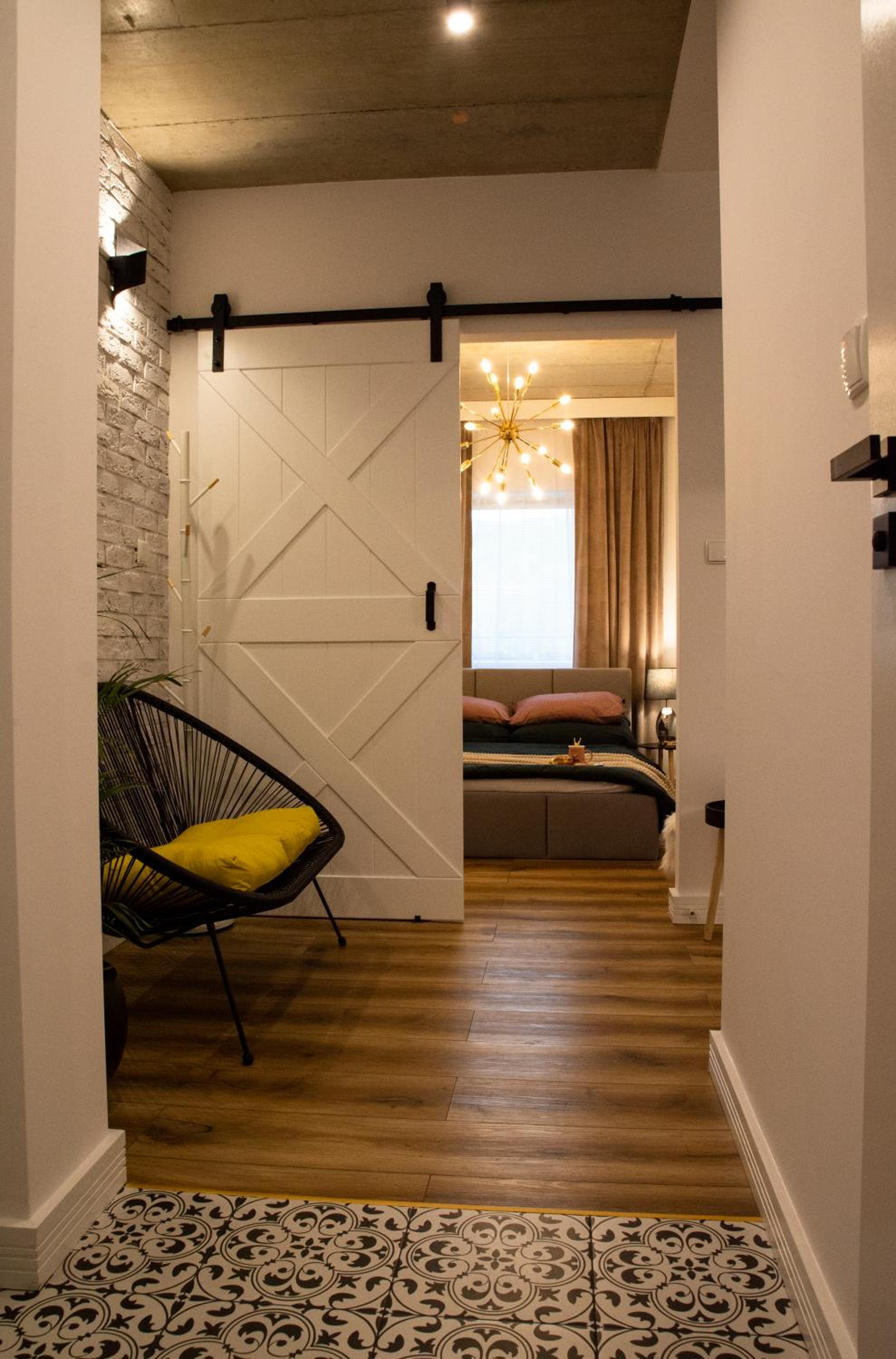 One-Bedroom Apartment - Photo 9