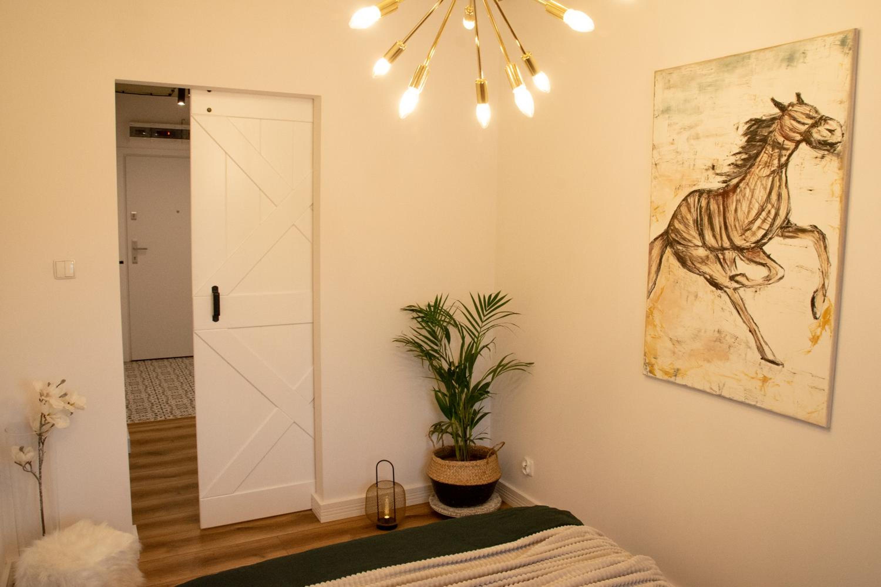 One-Bedroom Apartment - Photo 11