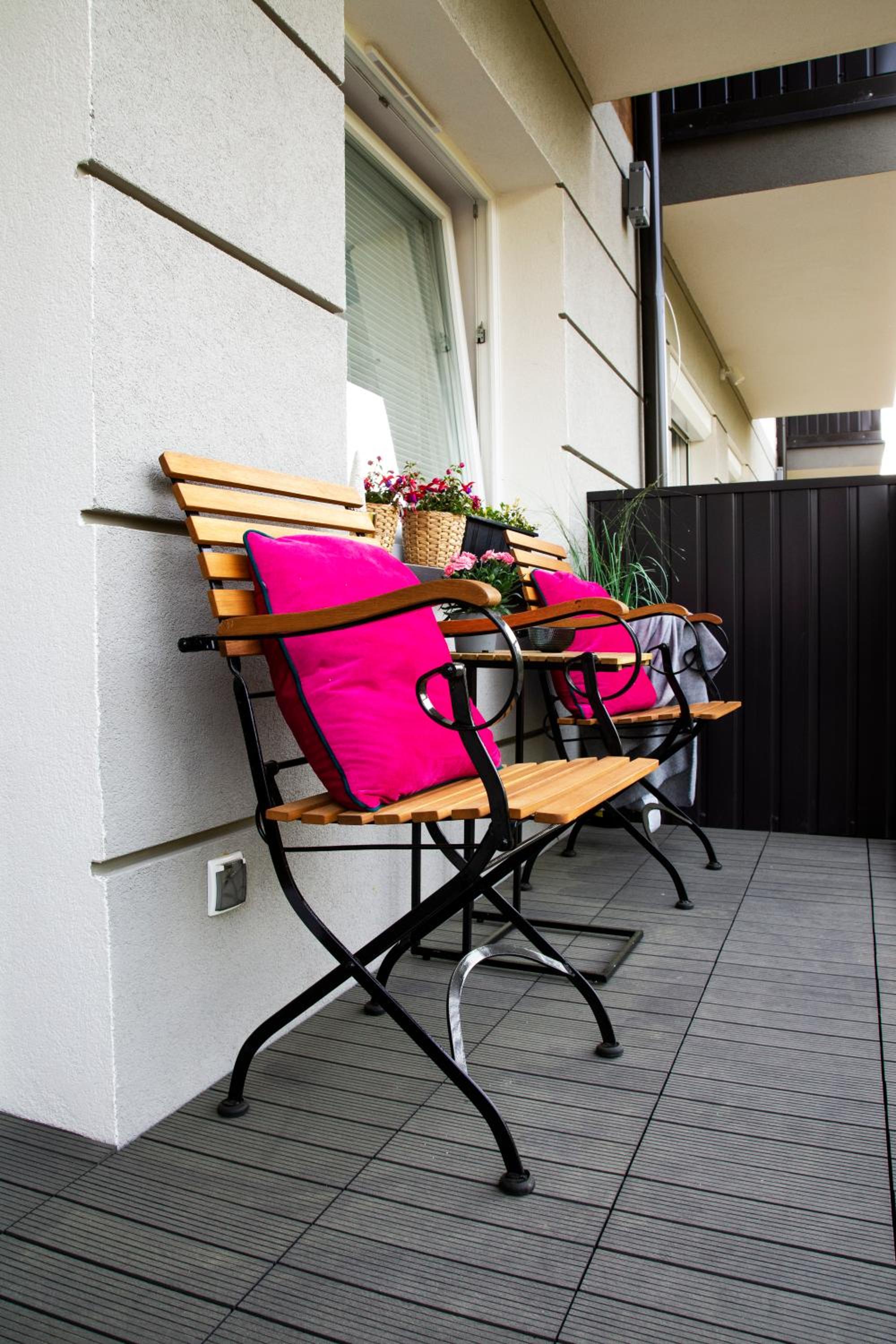 One-Bedroom Apartment - Photo 12