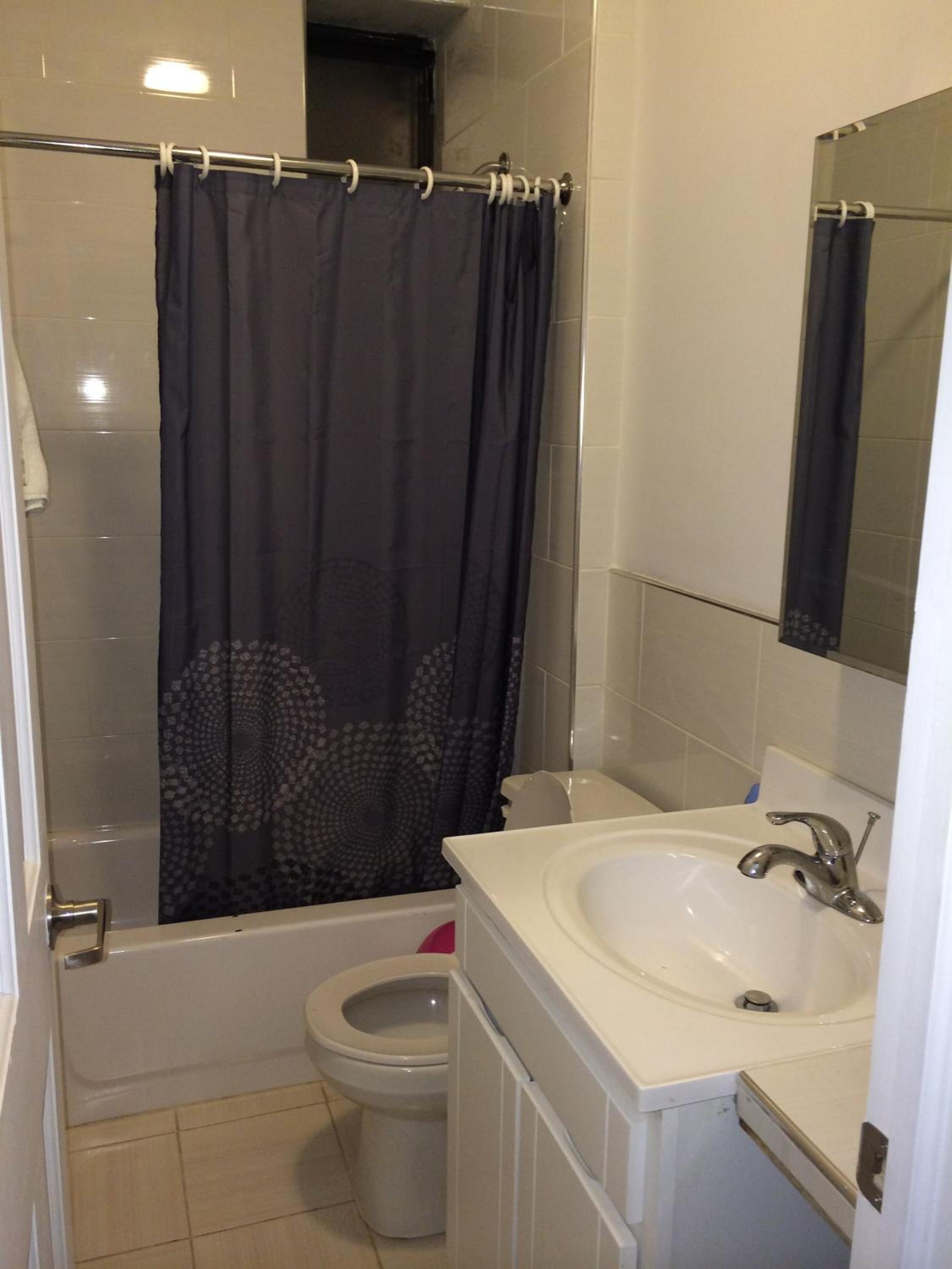 Double And Single Bed In A Bedroom, Three Bedroom Apartment Share photo 3
