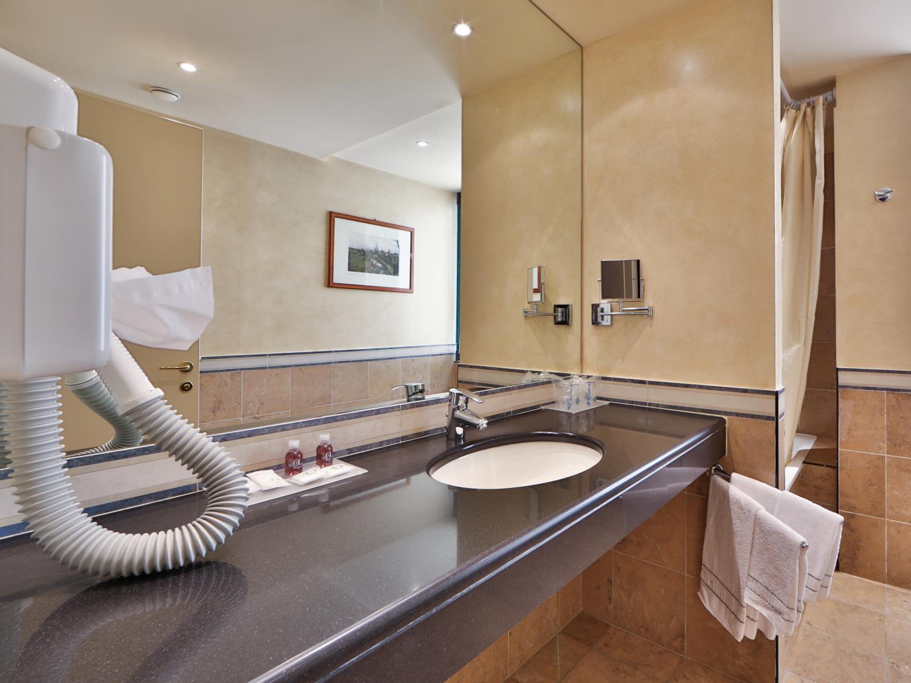 Superior Double or Twin Room - Photo 10