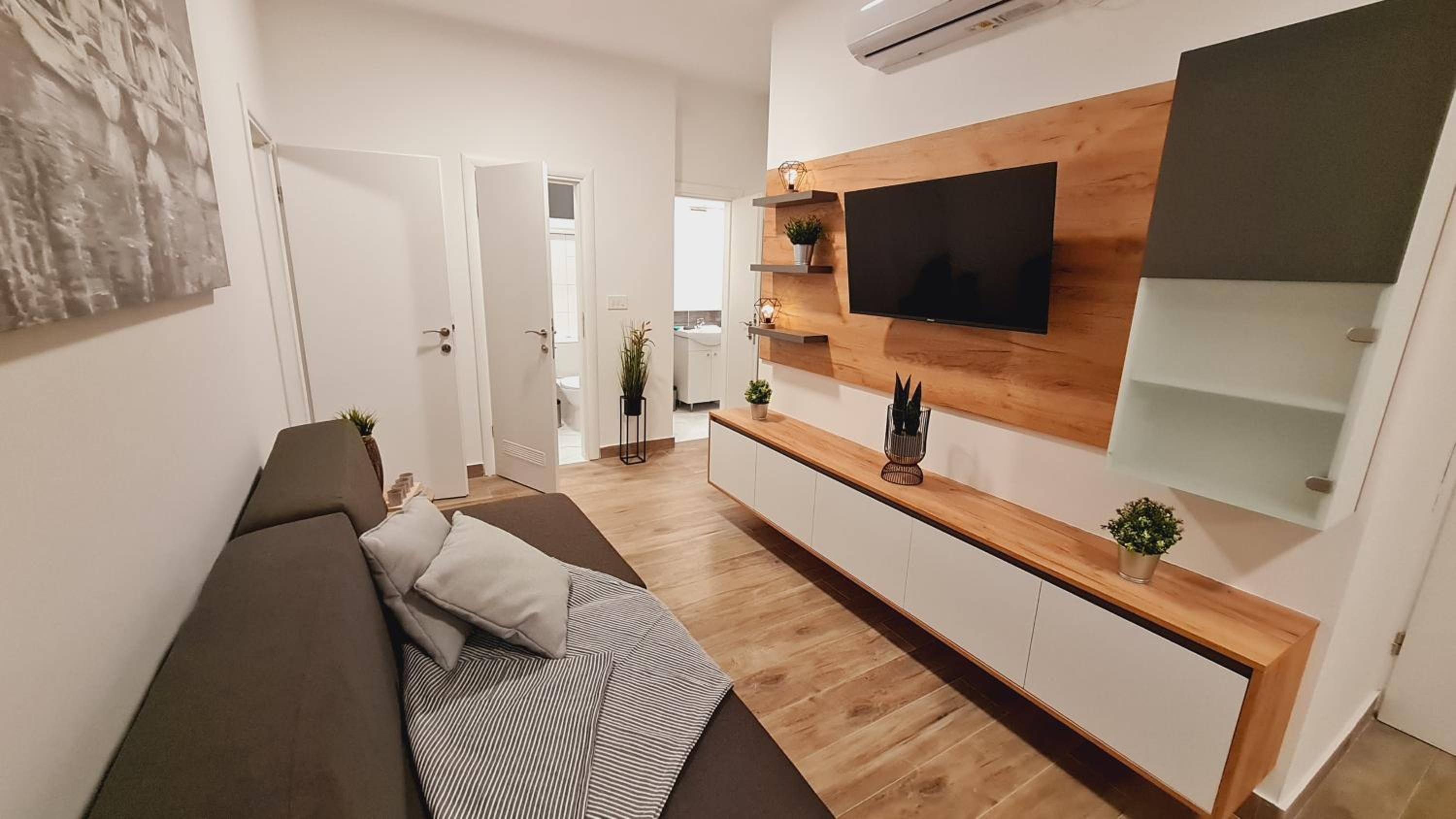 Apartment With Mountain View
