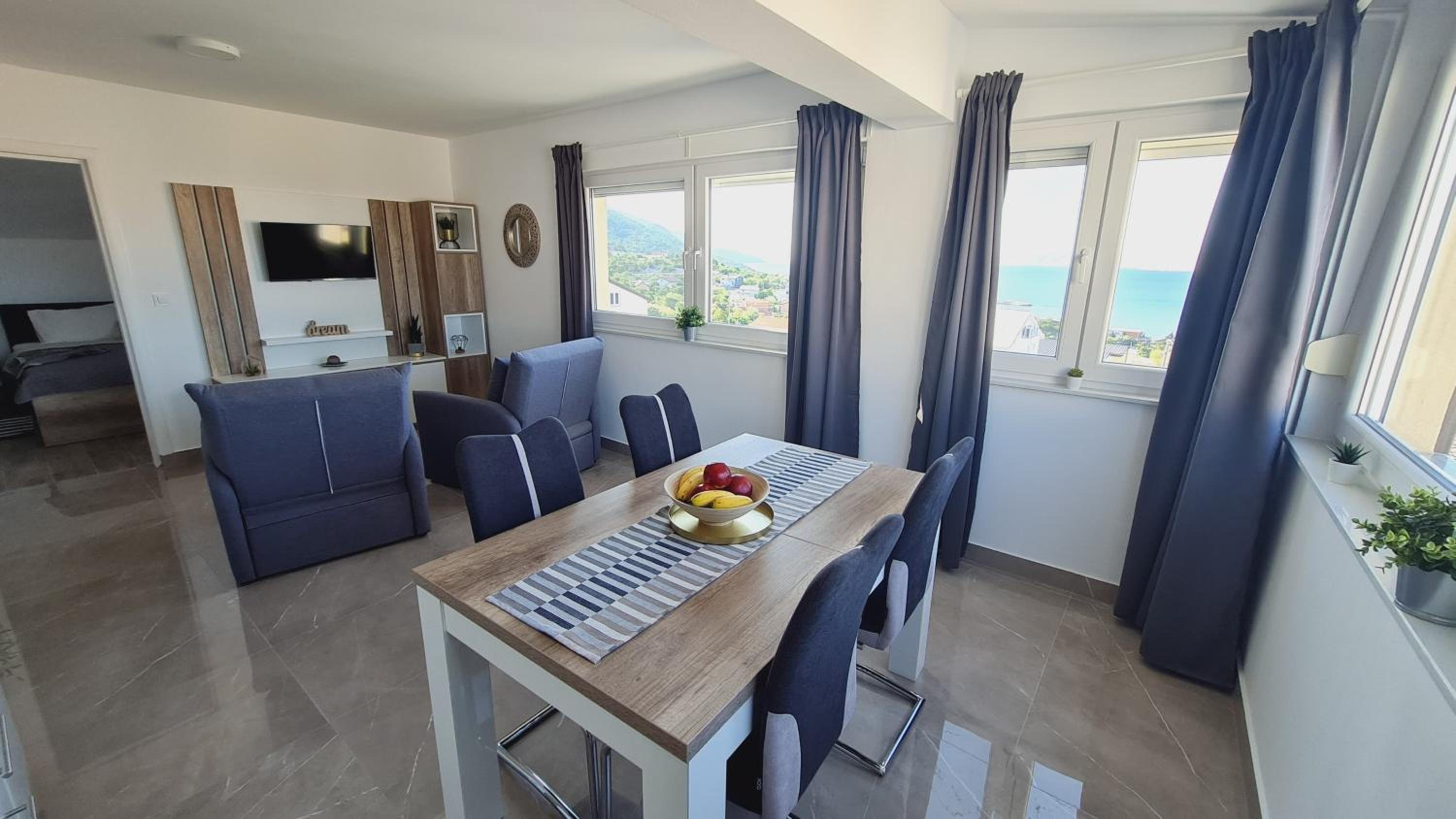 Apartment With Sea View