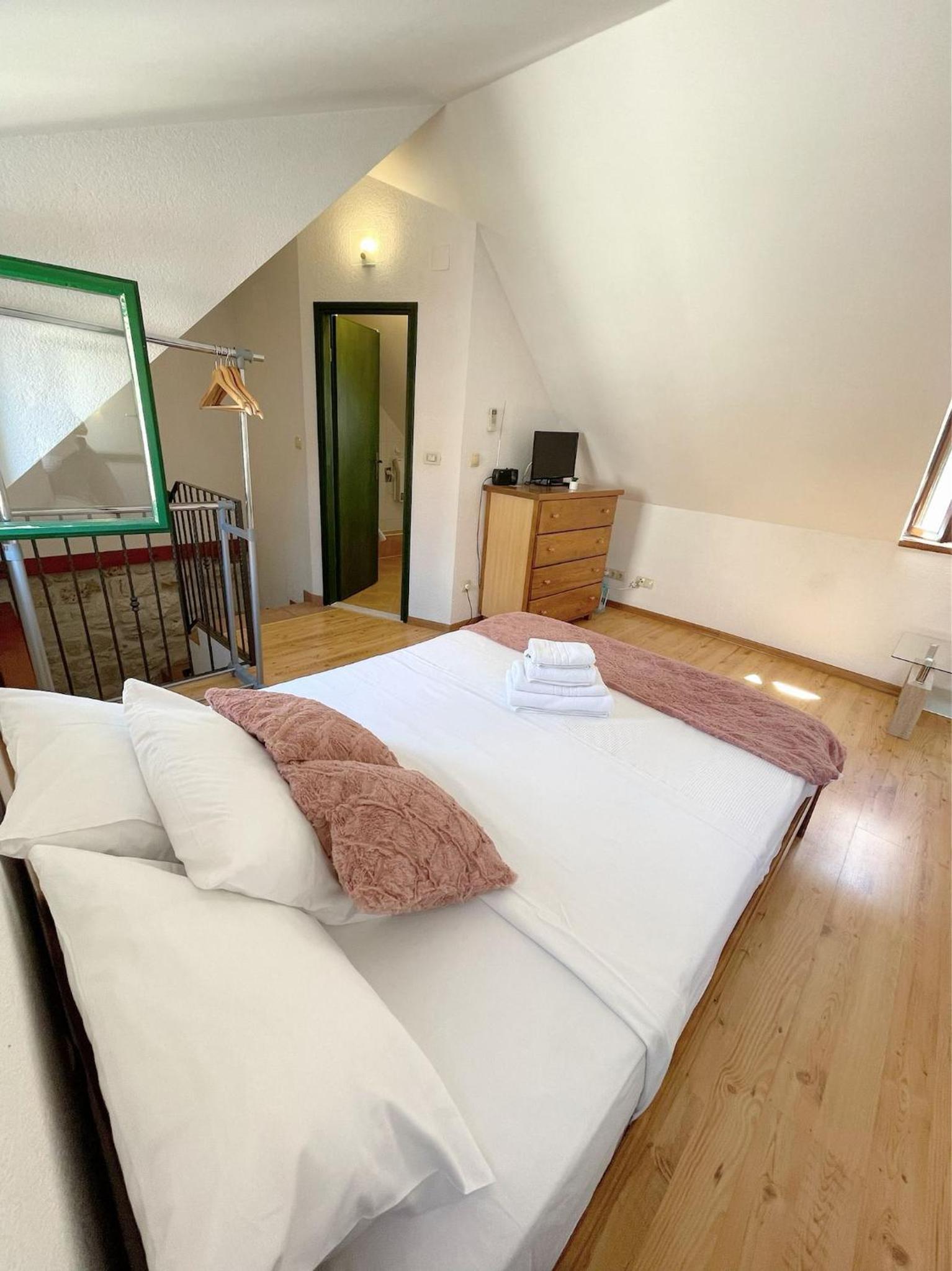 Apartment - Photo 3