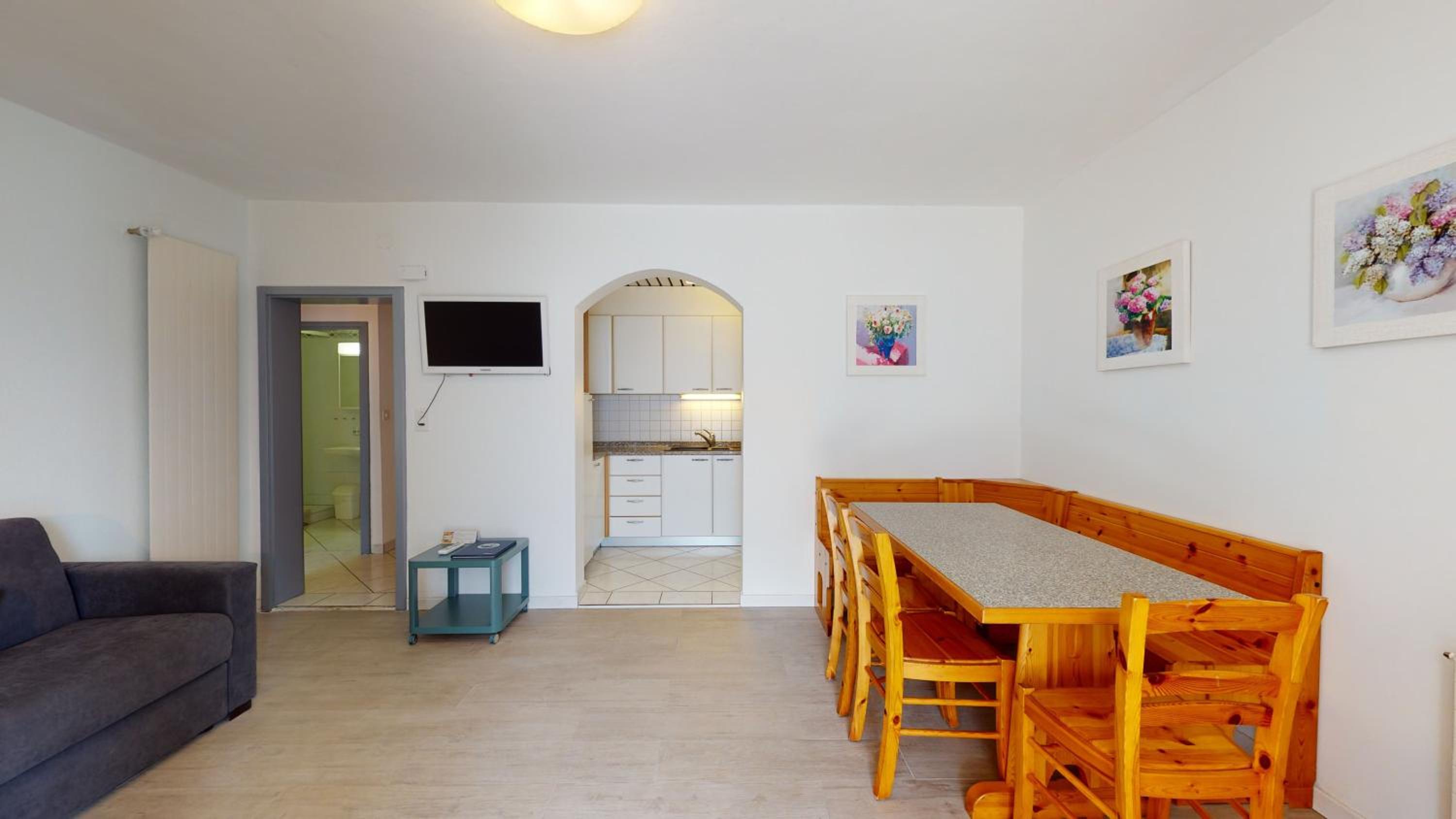 One-Bedroom Apartment With Lake View photo 2
