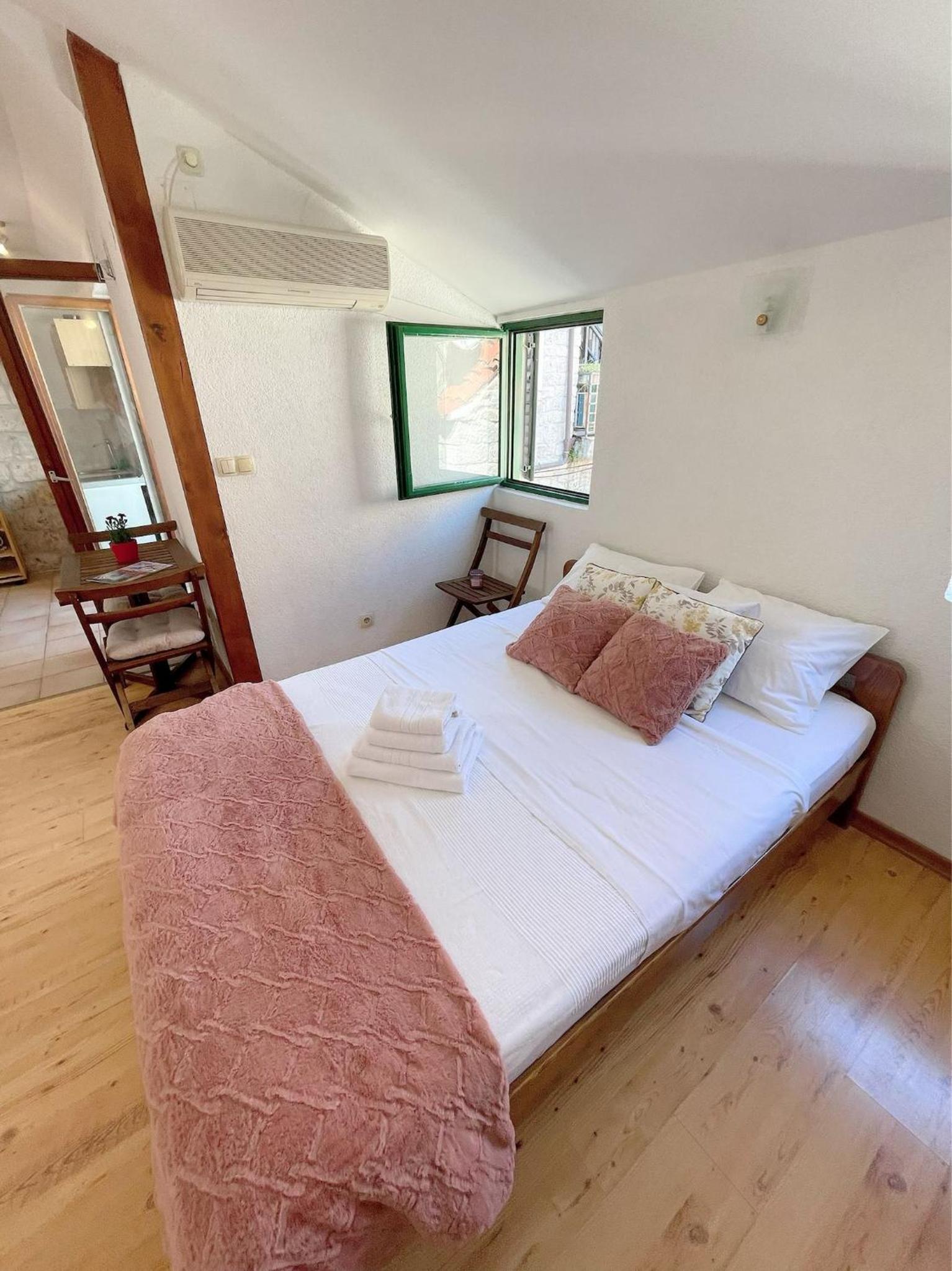 Apartment - Photo 2